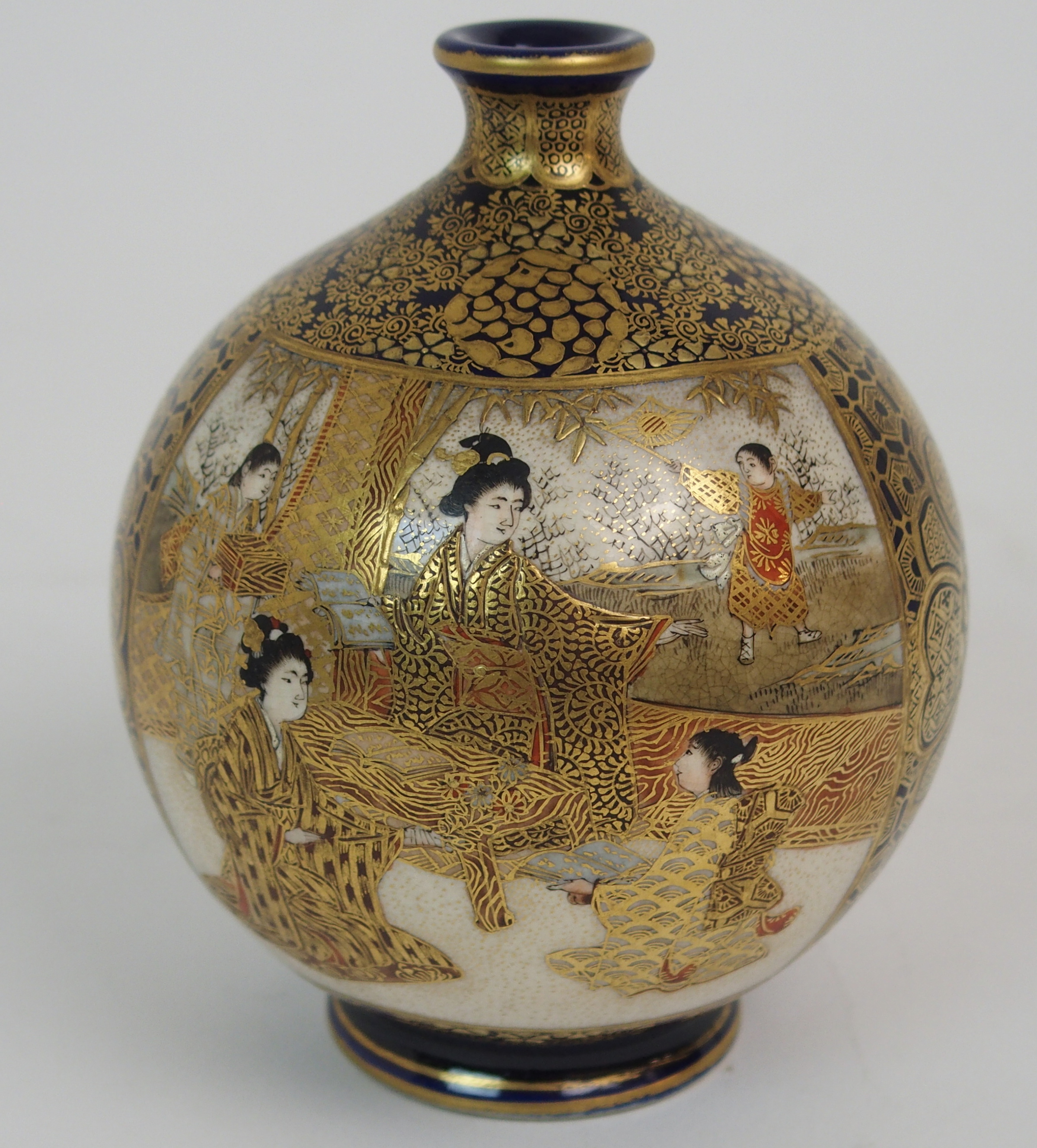 A SATSUMA GLOBULAR VASE decorated with a panel of Samurai and a panel of female figures, divided - Image 5 of 8