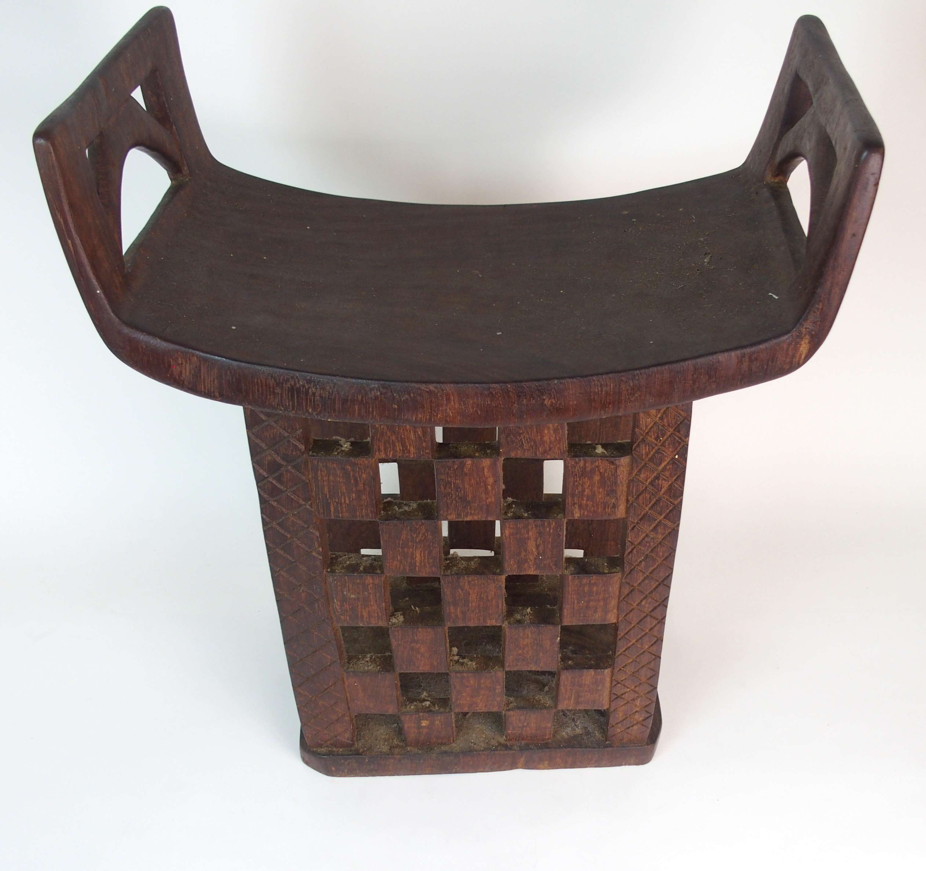 *WITHDRAWN* AN AFRICAN TRIBAL HARDWOOD CIRCULAR TABLE with deep carved rim above a pair of curved - Image 6 of 8