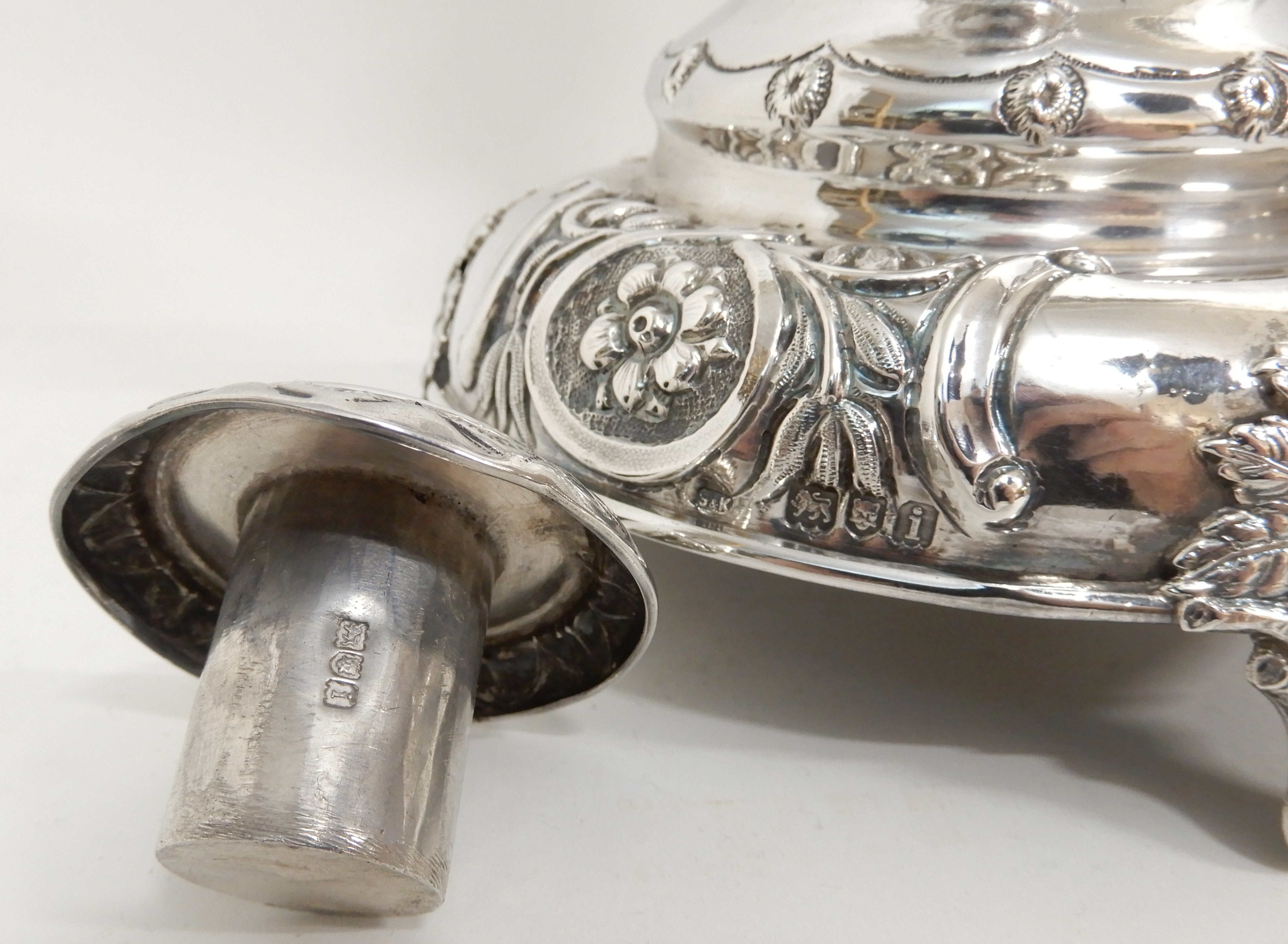 A PAIR OF VICTORIAN SILVER CANDLESTICKS by Slade & Kempton, London 1902, with removable drip pans, - Image 5 of 9