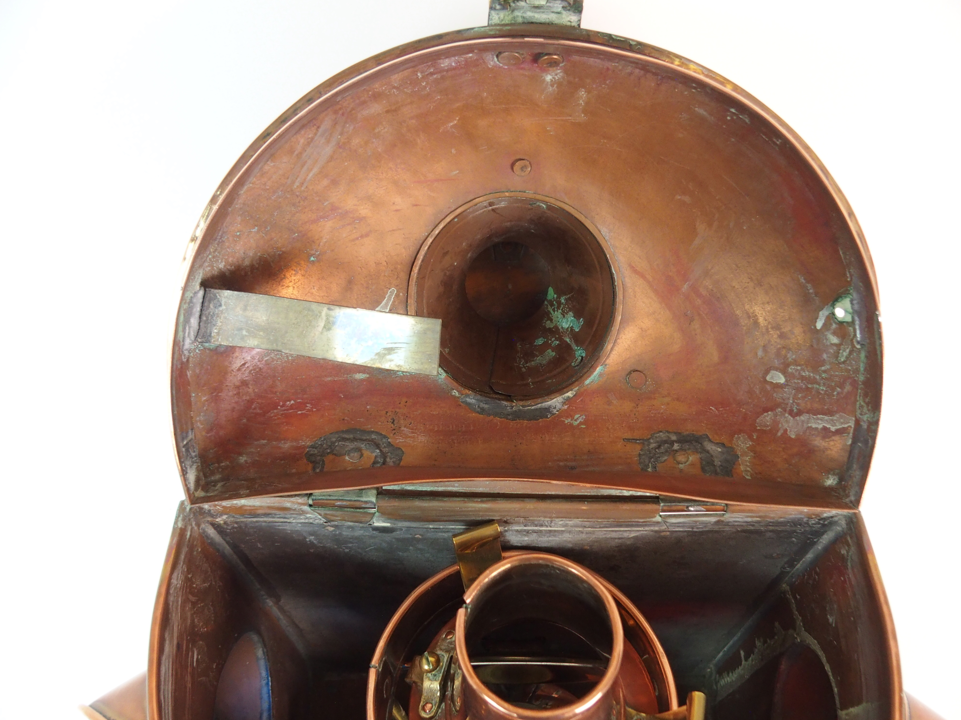 A VICTORIAN COPPER PORT & STARBOARD SHIPS LANTERN with hinged top and swing handle, with interior - Image 8 of 10