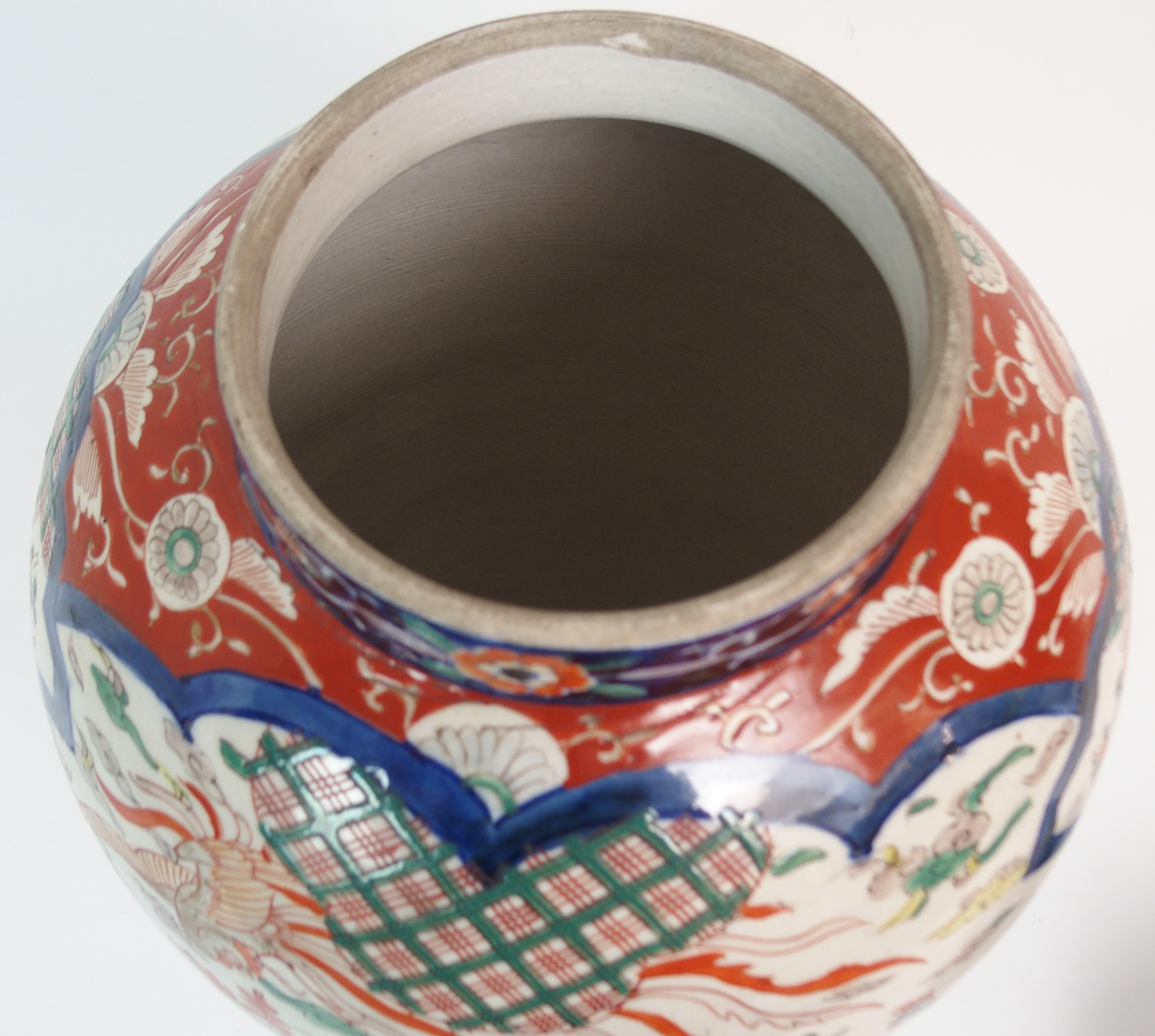 A JAPANESE IMARI BALUSTER VASE AND COVER painted with Ho-o birds, foliage and diaper within framed - Image 6 of 7