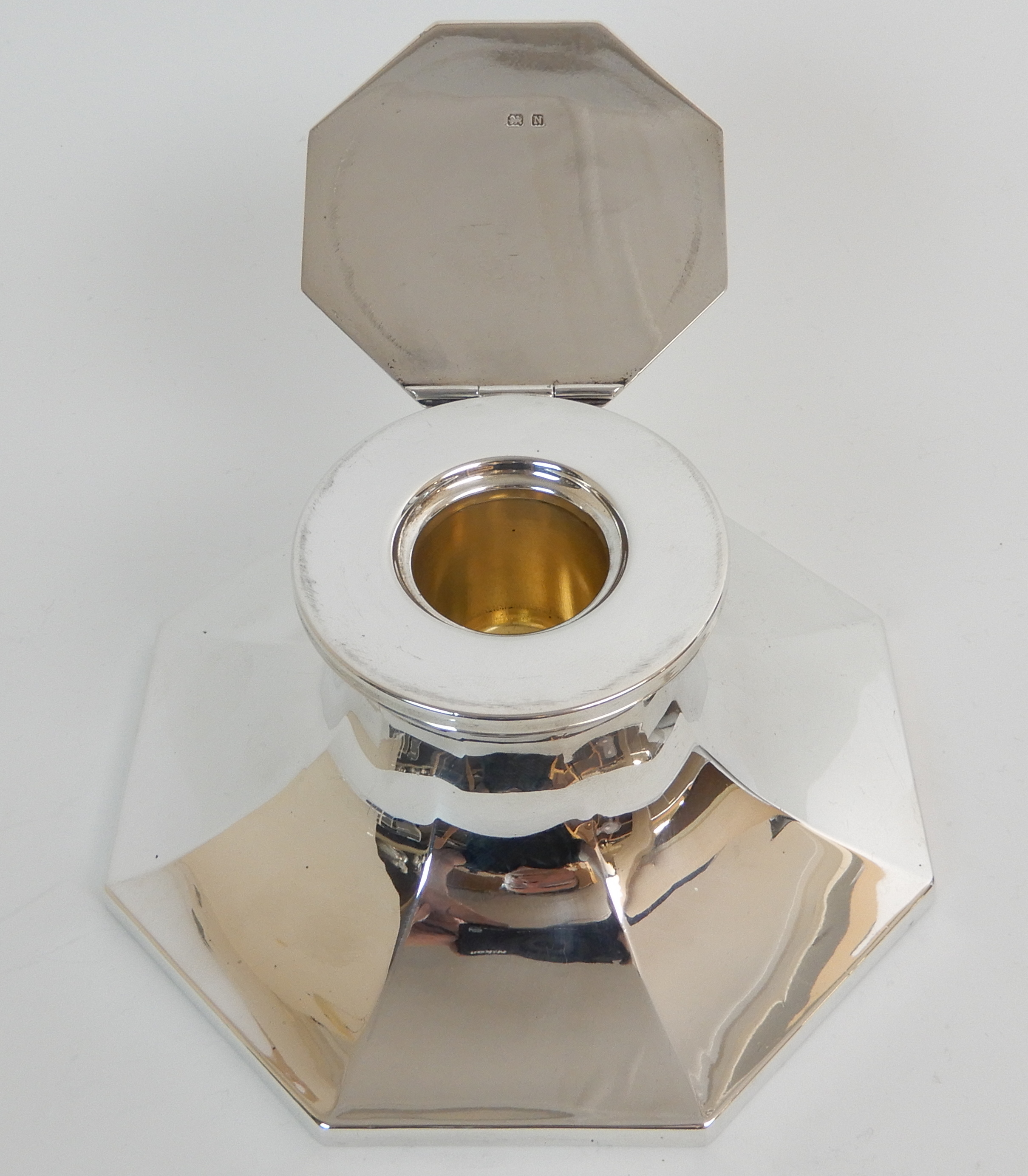 A SILVER INKWELL by Deakin & Francis Limited, Birmingham 1937, of octagonal Capstan form, the hinged - Image 2 of 7
