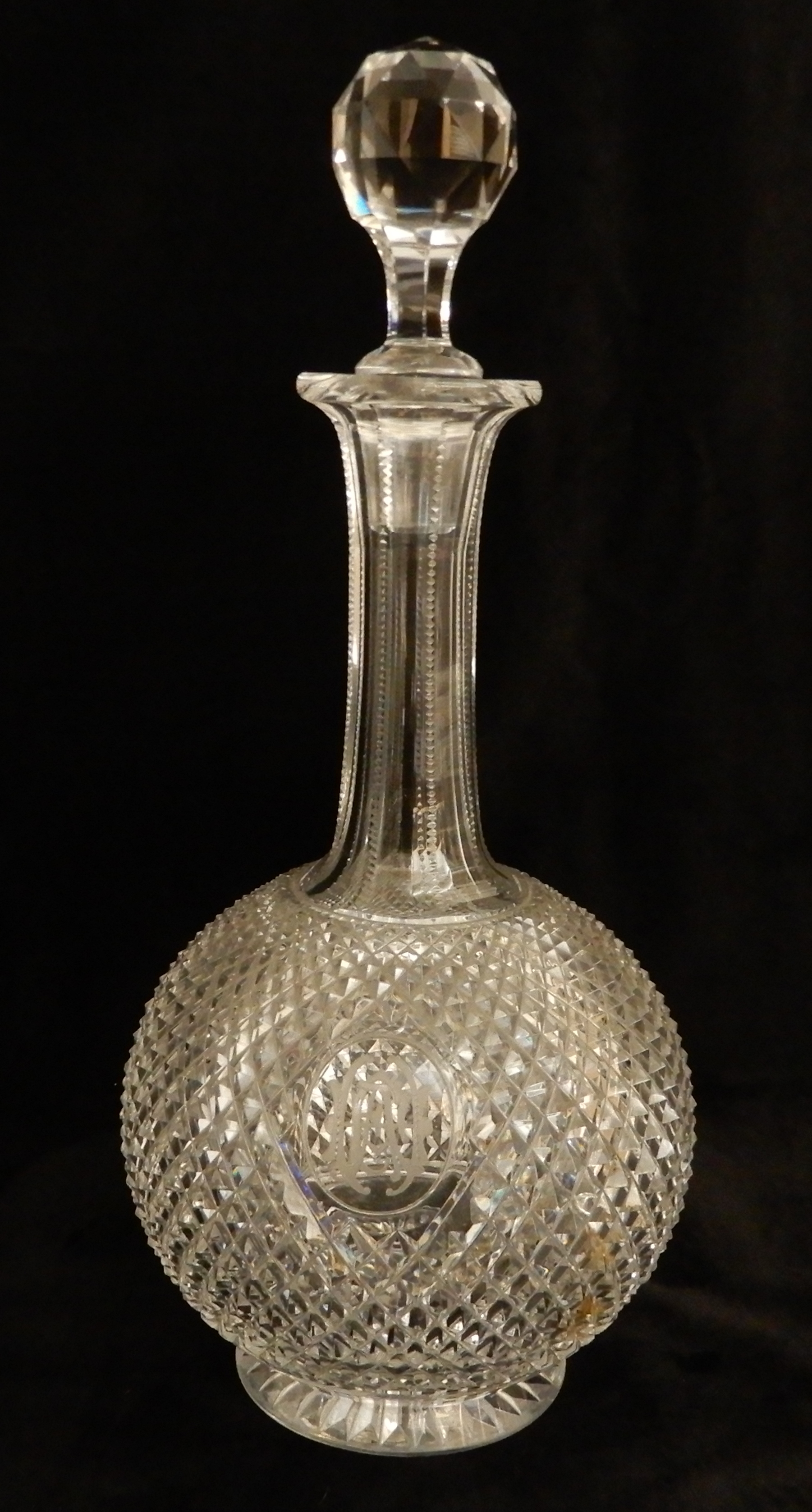 A SUITE OF LATE 19TH CENTURY DIAMOND CUT CRYSTAL comprising six large tumblers, 14.5cm high, fifteen - Image 22 of 24