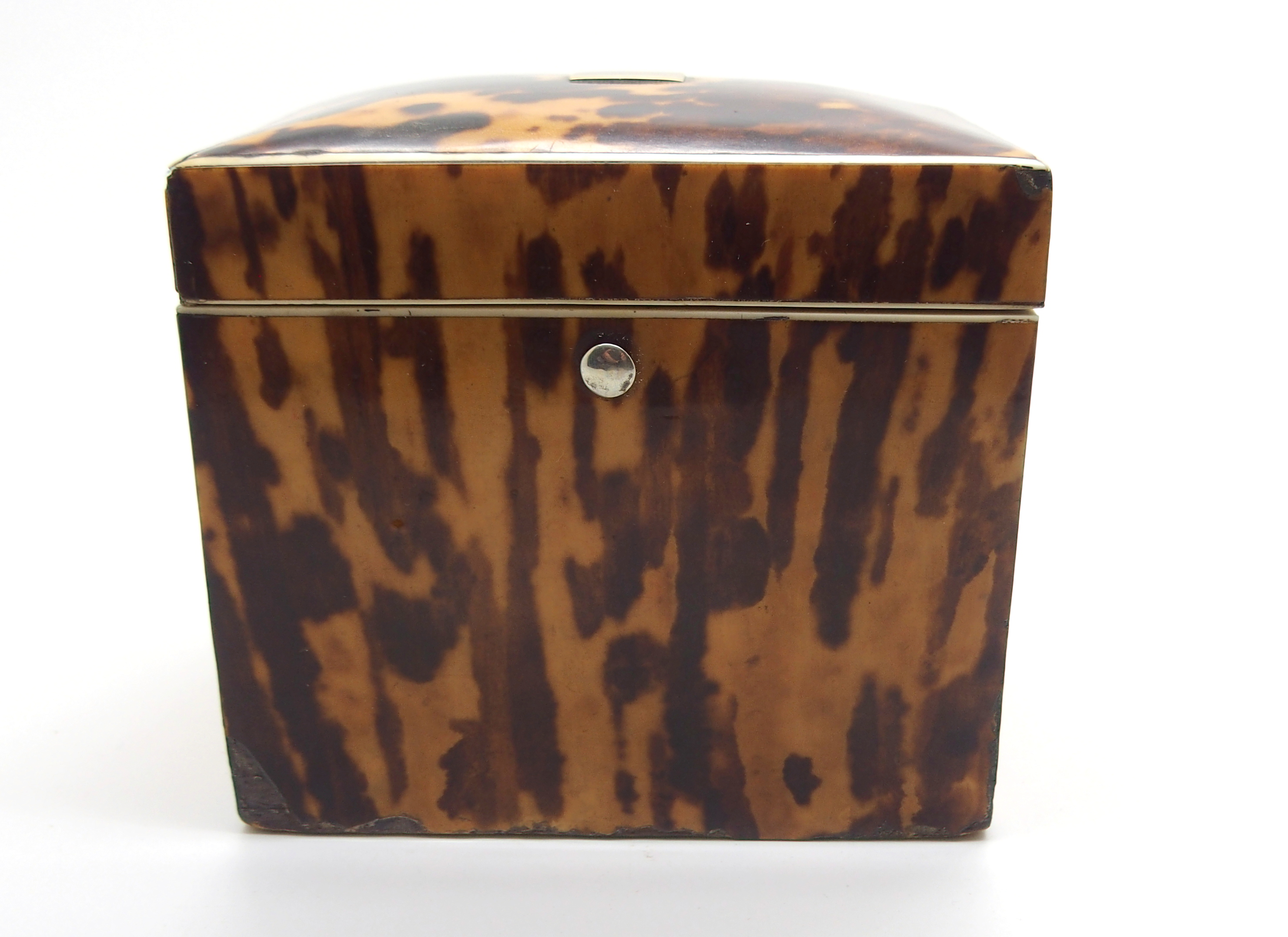 A REGENCY TORTOISESHELL TEA CADDY of rectangular form, with hinged lid with single lidded - Image 3 of 11