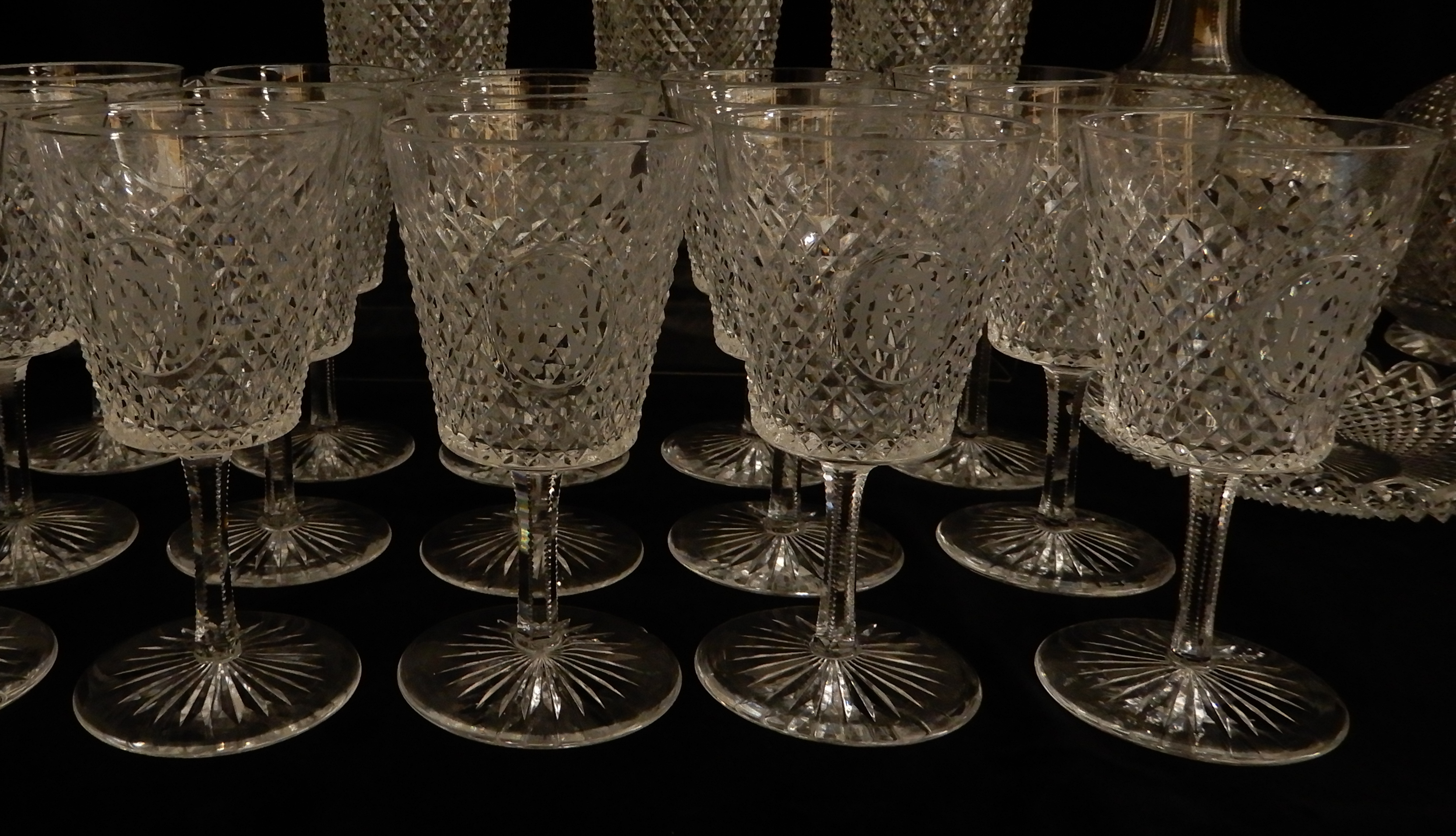 A SUITE OF LATE 19TH CENTURY DIAMOND CUT CRYSTAL comprising six large tumblers, 14.5cm high, fifteen - Image 18 of 24