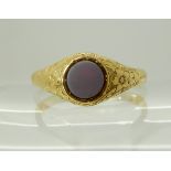 AN 18CT GOLD AGATE SET SIGNET RING WITH FLORAL ENGRAVED SHOULDERS dated Birmingham 1897, finger size
