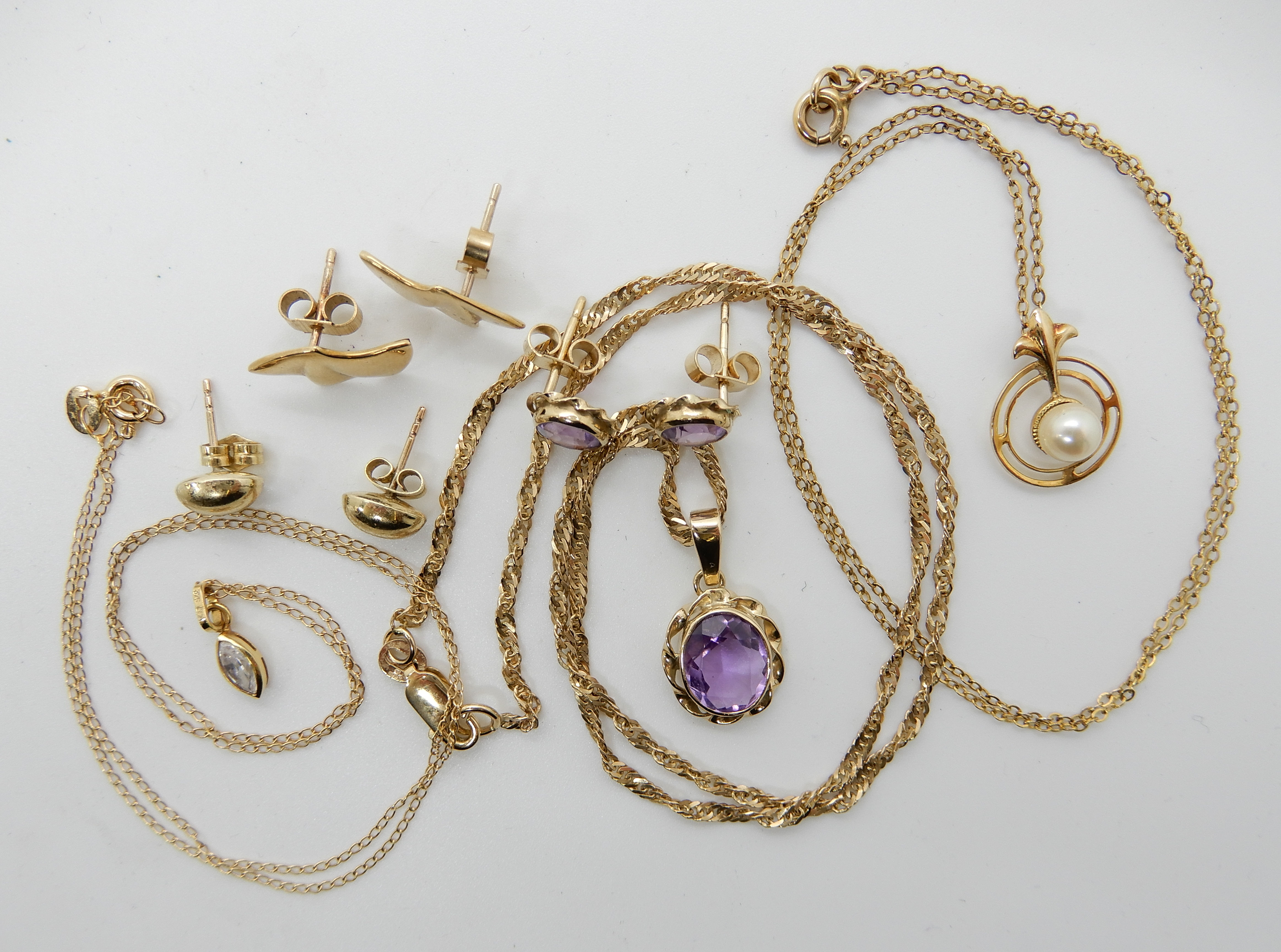 A 9ct gold rope chain with amethyst pendant and matching earrings, a 9ct pearl pendant and chain, - Image 2 of 2