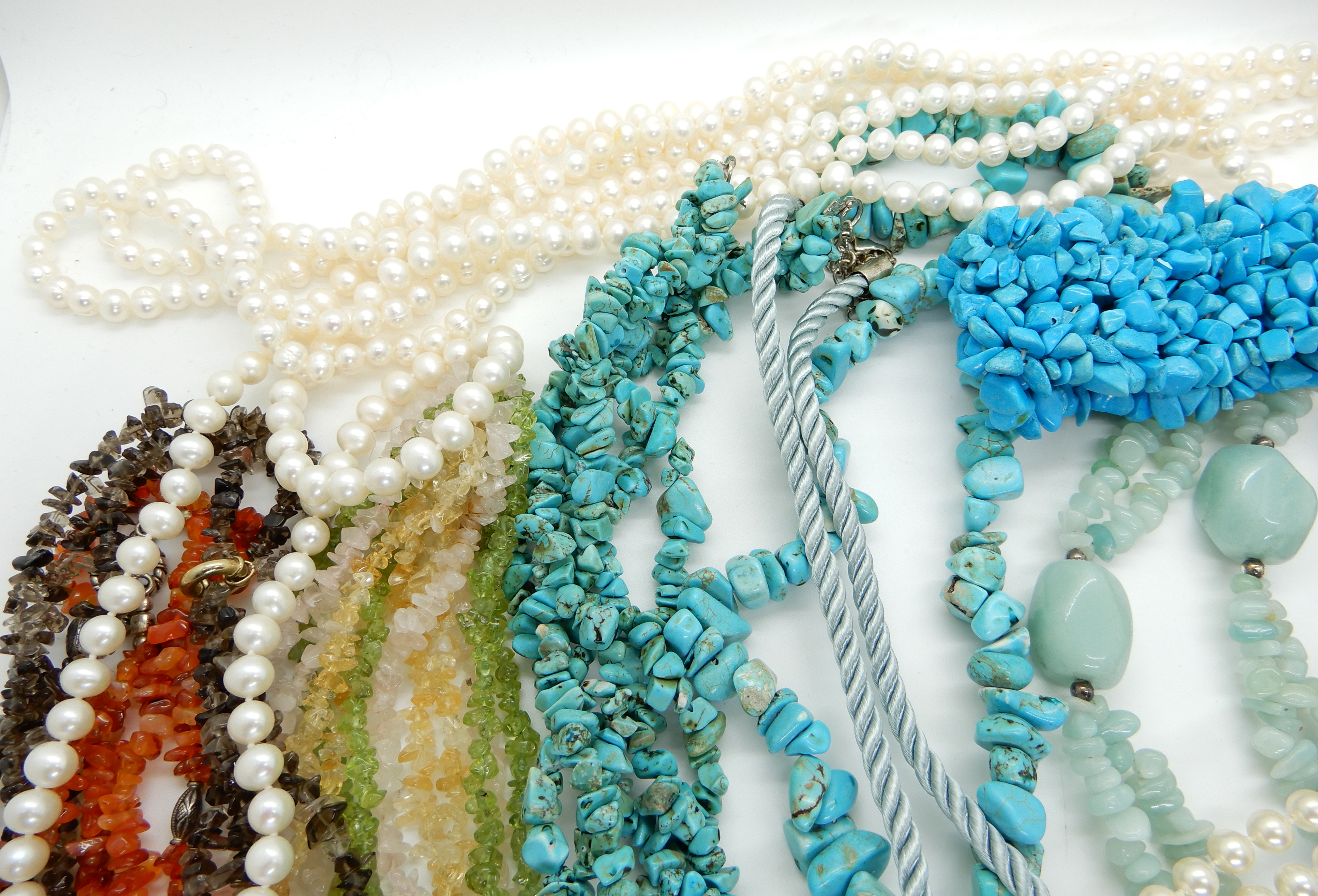 A collection of Honora cultured pearls, gemstone necklaces to include peridot, citrine, amethyst, - Image 6 of 6