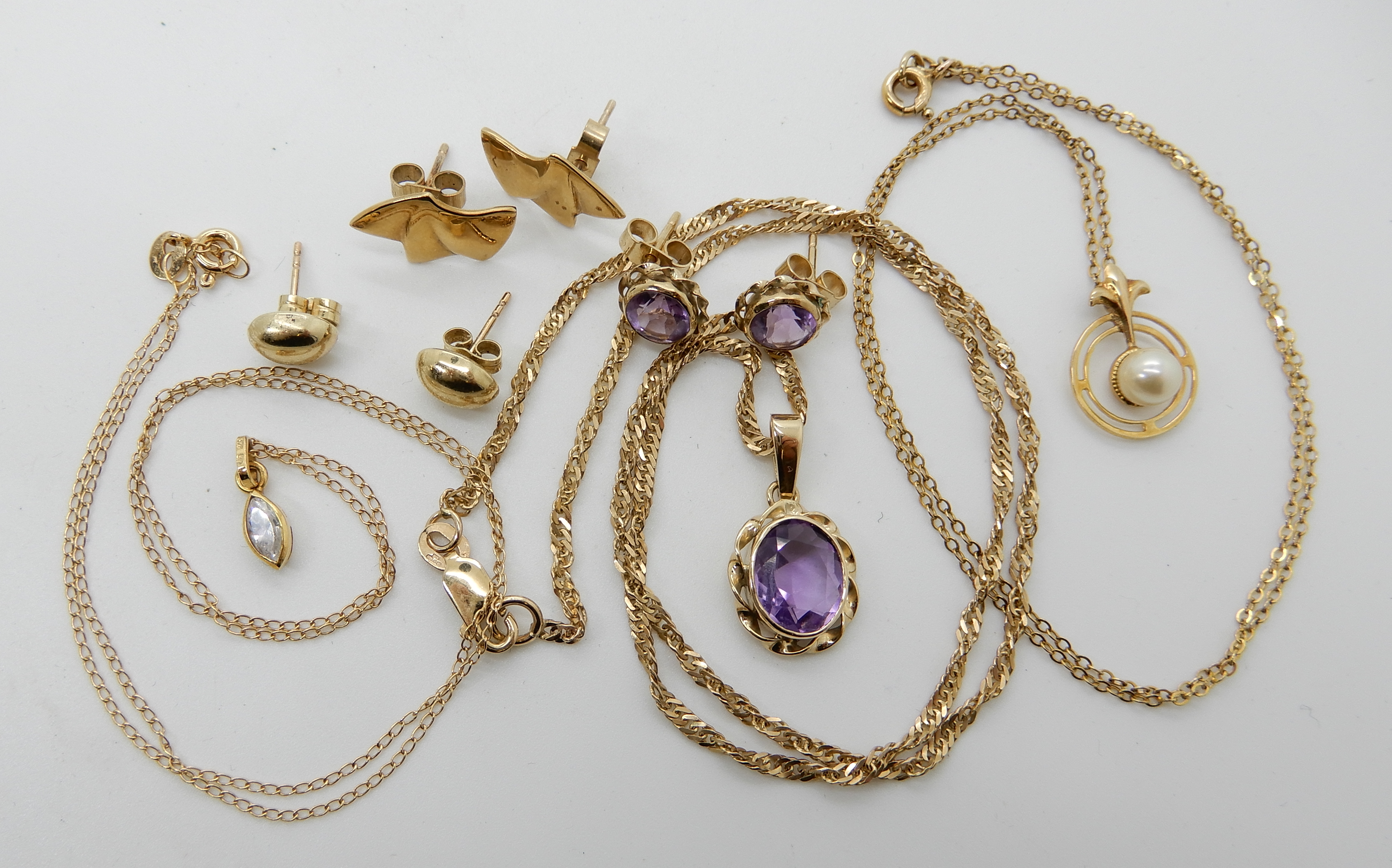 A 9ct gold rope chain with amethyst pendant and matching earrings, a 9ct pearl pendant and chain,