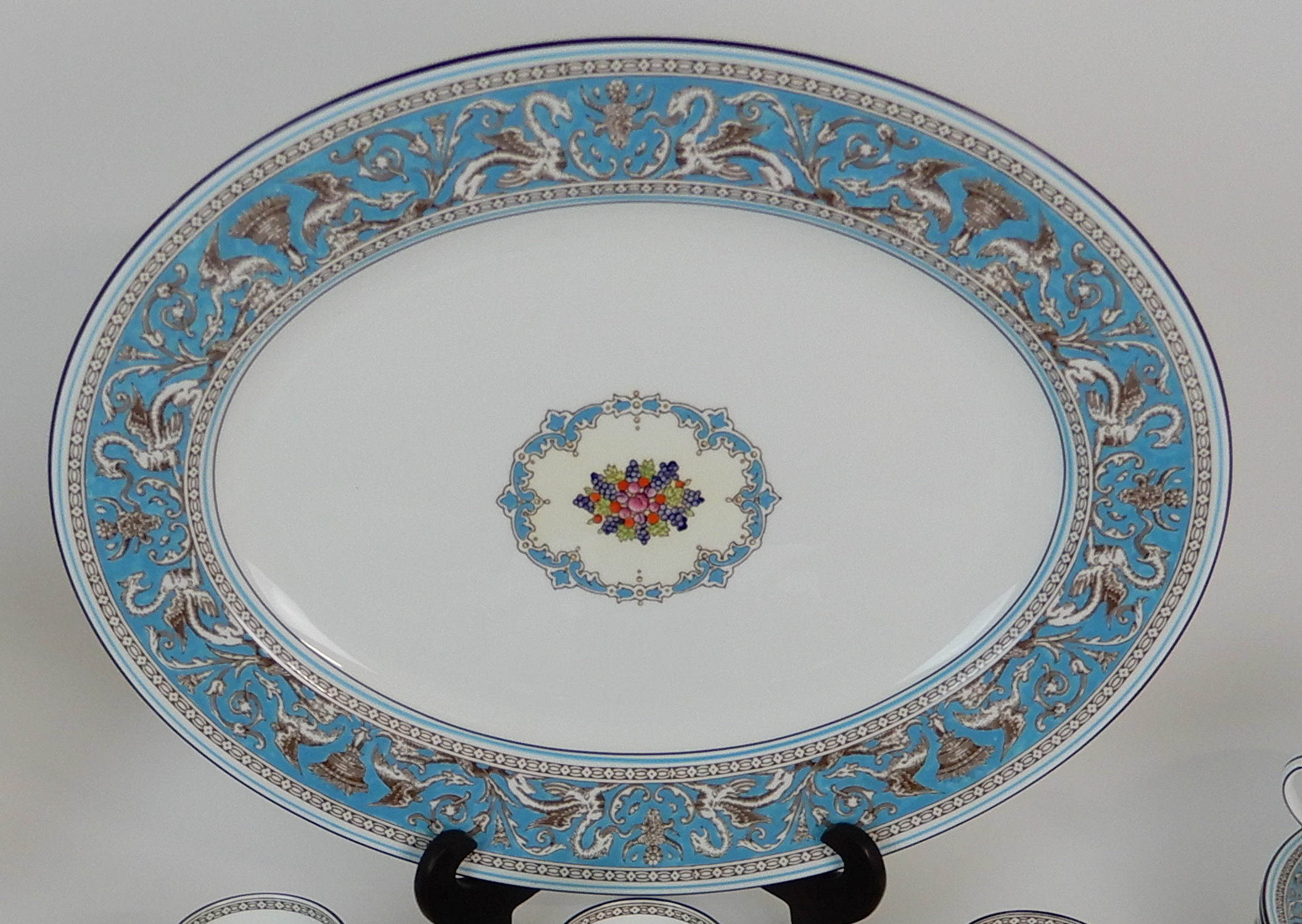 A WEDGWOOD TURQUOISE FLORENTINE COFFEE SET comprising eight cups, six saucers, six plates, milk - Image 3 of 11