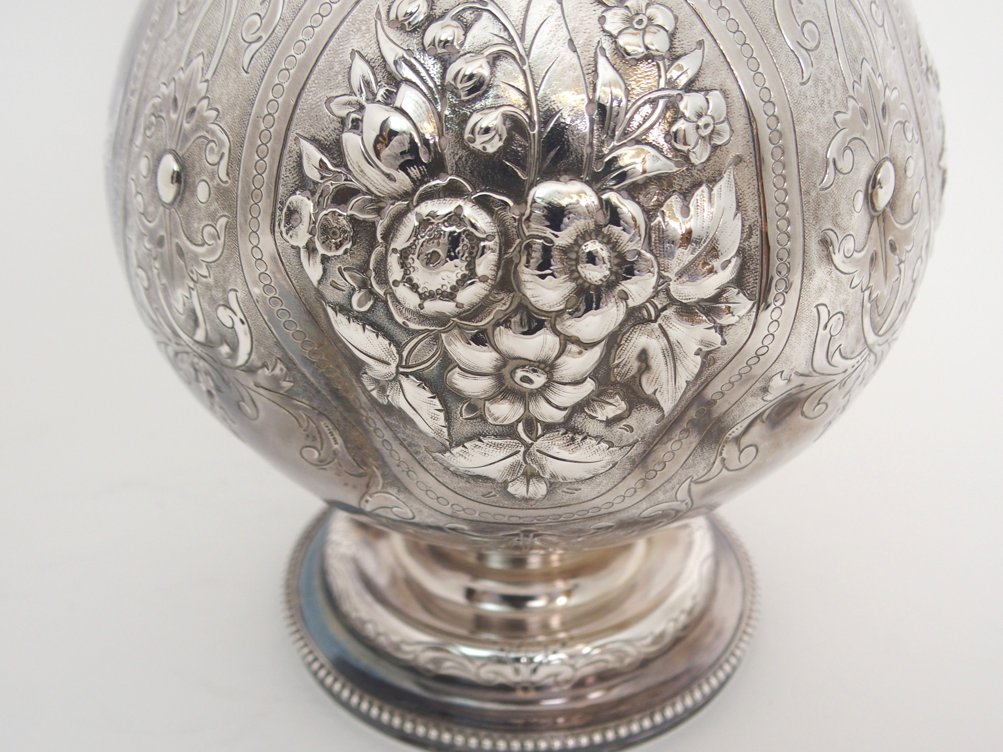 A VICTORIAN SILVER CLARET JUG by Harrison Brothers & Howson, London 1873, of baluster form with - Image 4 of 8