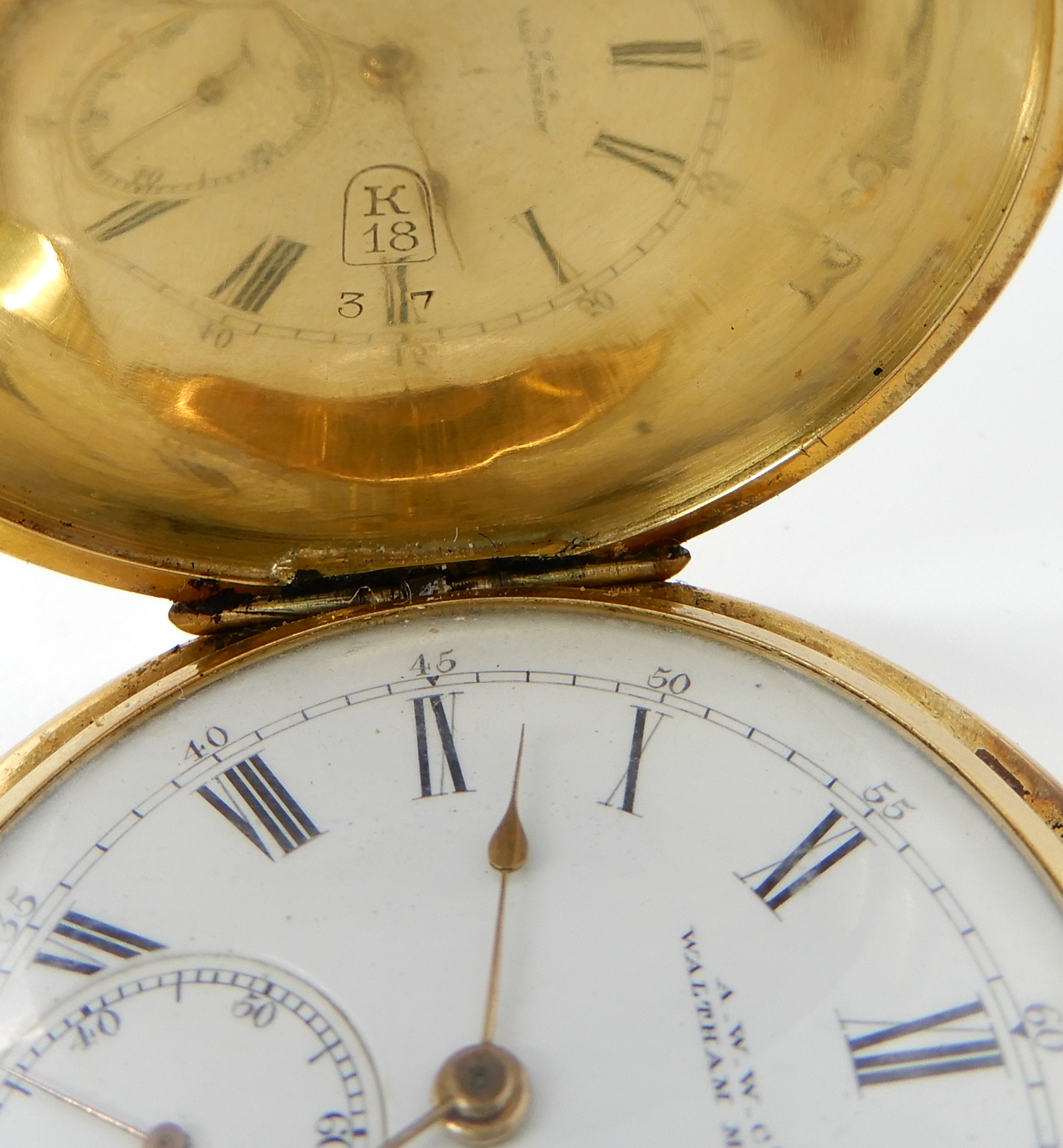 AN 18CT GOLD WALTHAM FULL HUNTER POCKET WATCH with white enamel dial, black Roman numerals, and - Image 3 of 9