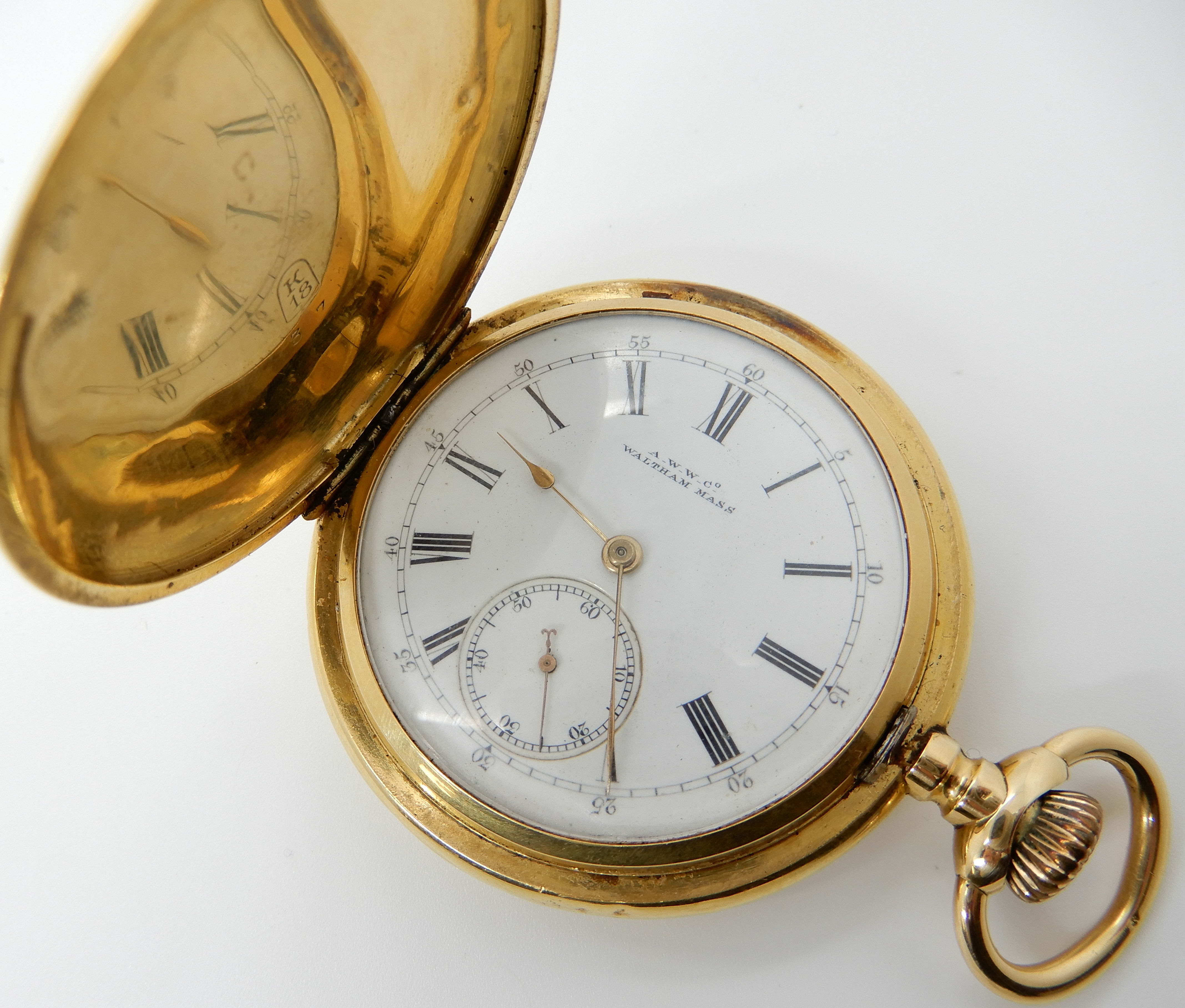 AN 18CT GOLD WALTHAM FULL HUNTER POCKET WATCH with white enamel dial, black Roman numerals, and - Image 2 of 9