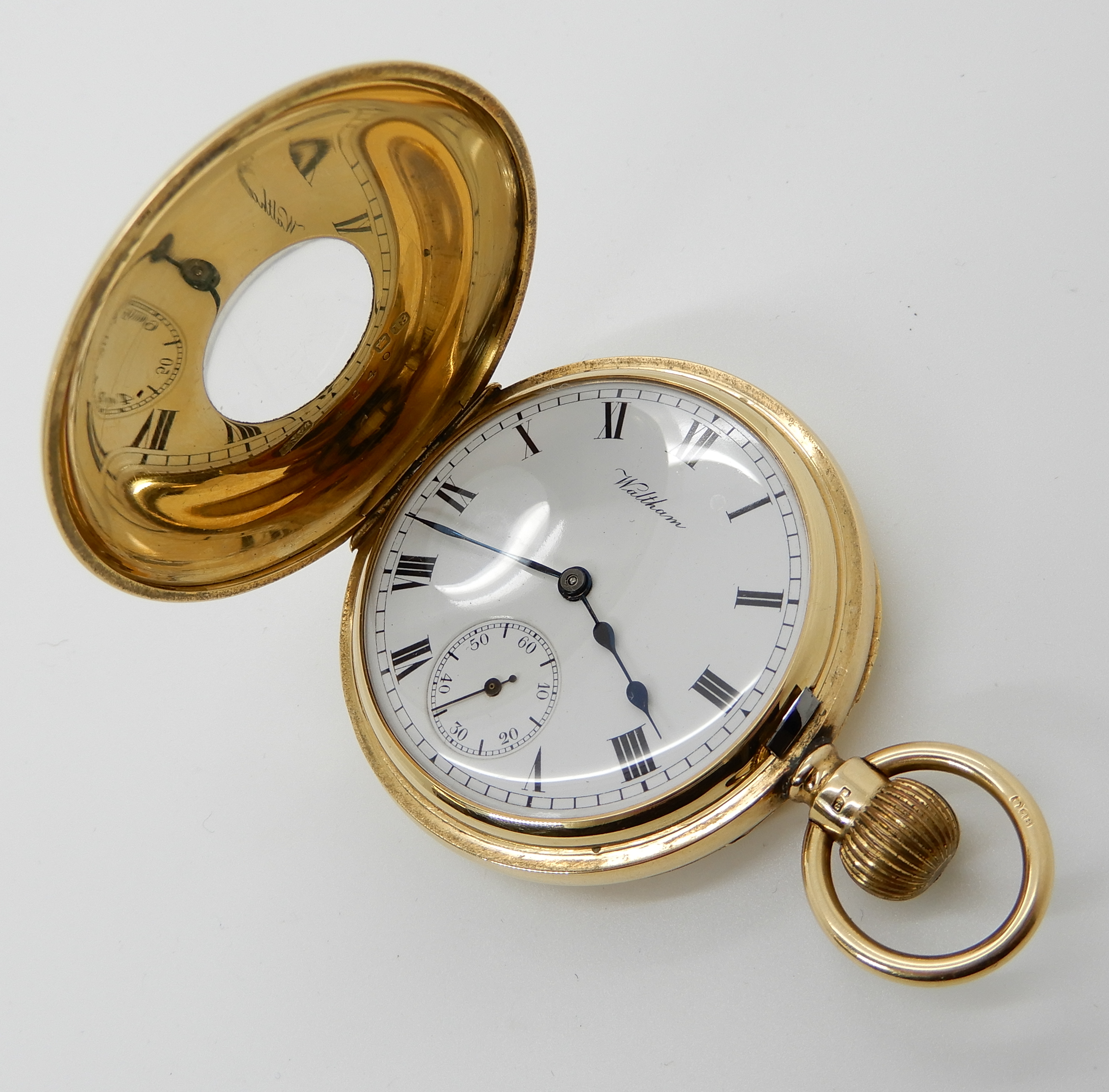 AN 18CT GOLD WALTHAM HALF HUNTER POCKET WATCH with white enamel dial, black Roman numerals, - Image 2 of 6