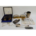 A tray lot of EP - tankard, loose cutlery, purse and a pair of silver brushes Condition Report: