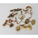 A collection of 9ct hallmarked items to include a kangaroo pendant, brooches etc, combined weight