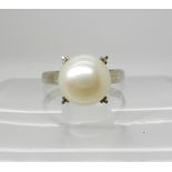 A 14k white gold pearl ring, size of pearl approx 9.2mm, finger size P, weight 3.2gms Condition