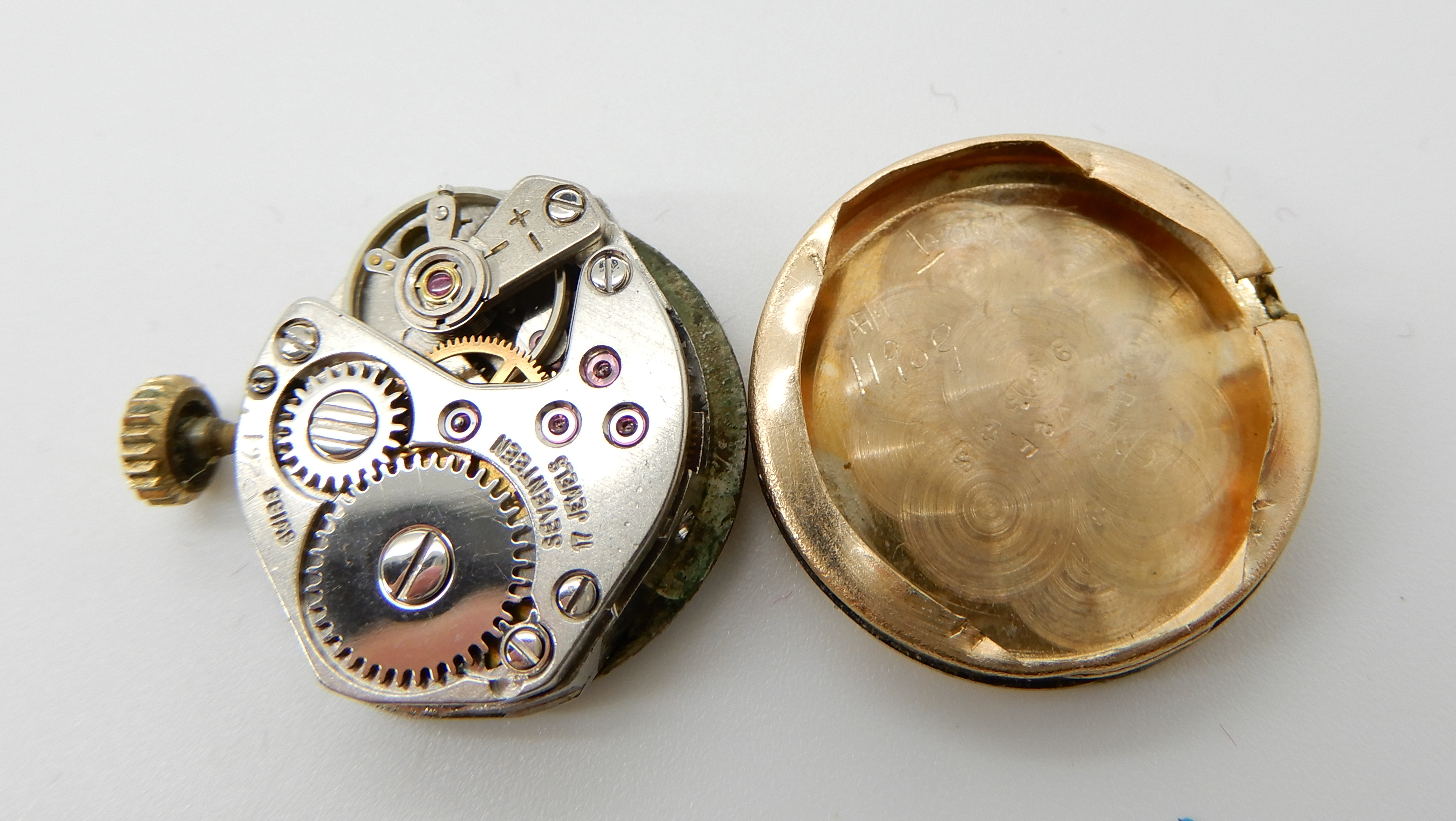 A 14k amethyst and pearl brooch weight 6.6gms, a large yellow metal swivel locket brooch (af), a 9ct - Image 3 of 3
