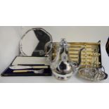 A tray lot of EP - coffee pot, toastrack, cased cutlery etc Condition Report: Available upon
