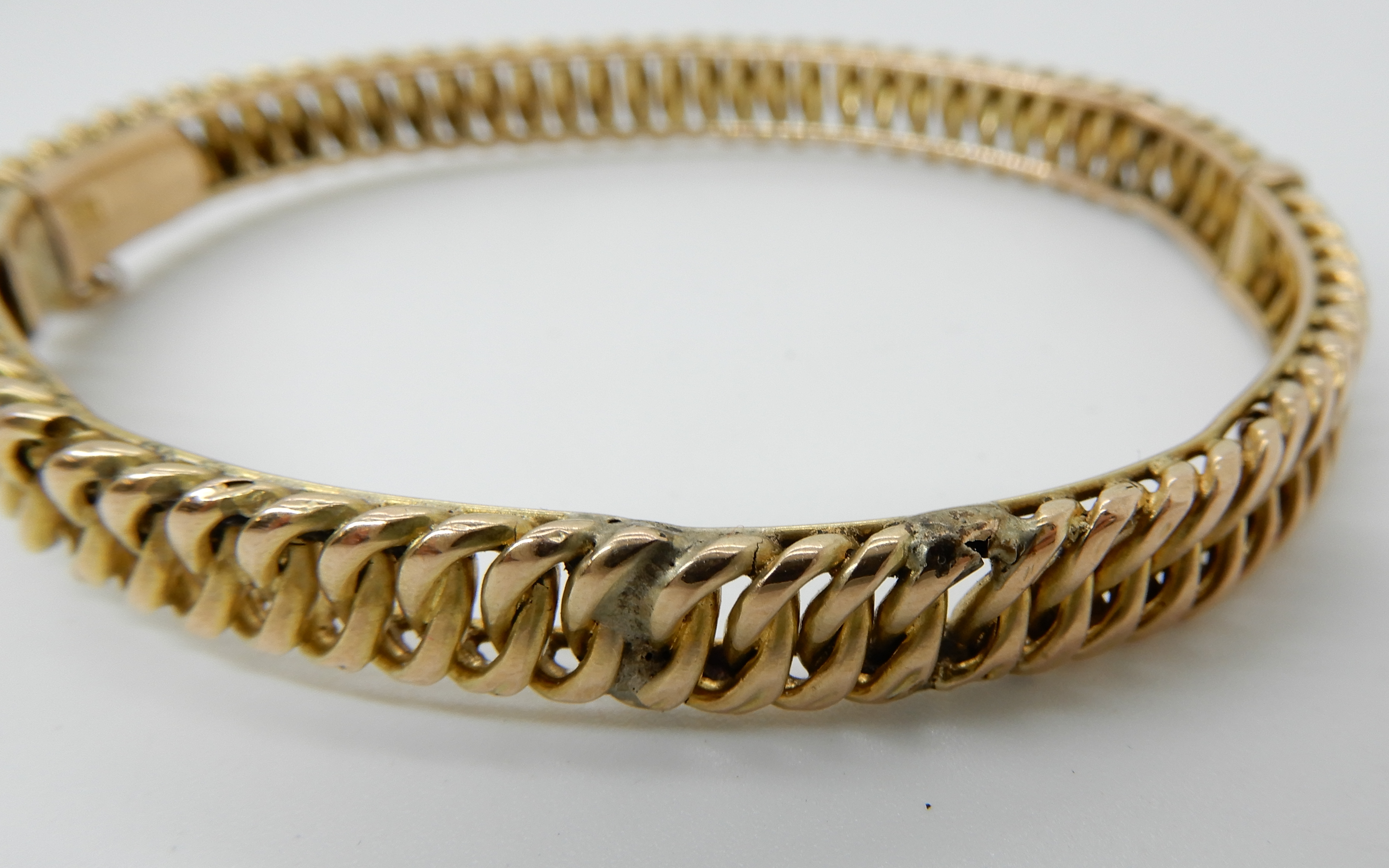 A 9ct link pattern bangle (af) weight 10.5gms Condition Report: Available upon request - Image 4 of 4