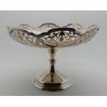 A silver comport by Walker & Hall, Sheffield 1925 with scalloped rim and pierced decoration, 14.