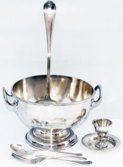 Pullman Silverware consisting of 2-handled SOUP TUREEN, Walker and Hall, Sheffield plate approx. 8.