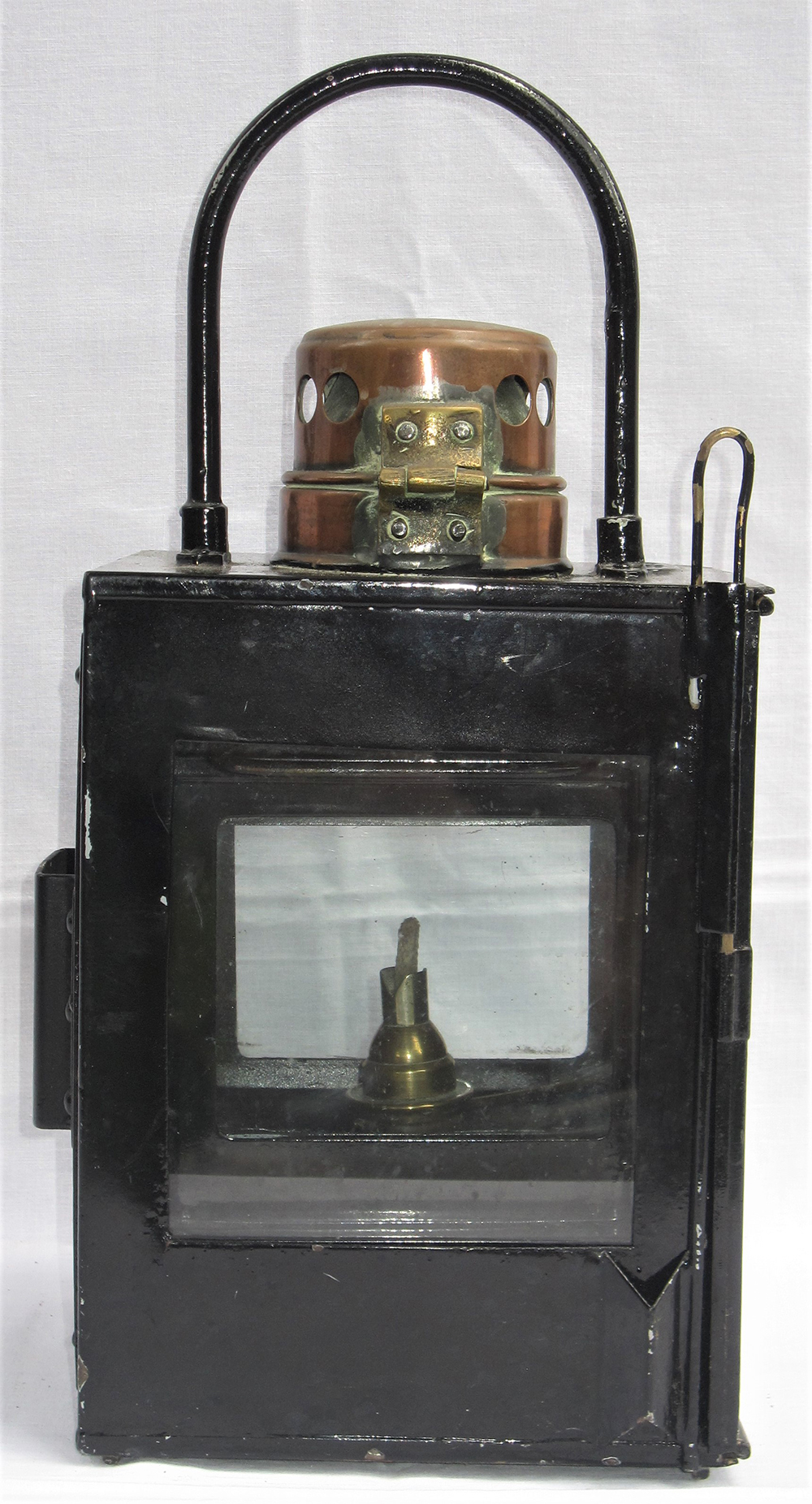 Southern Railway buffer or stop lamp complete with interior, burner and loco bracket. In good