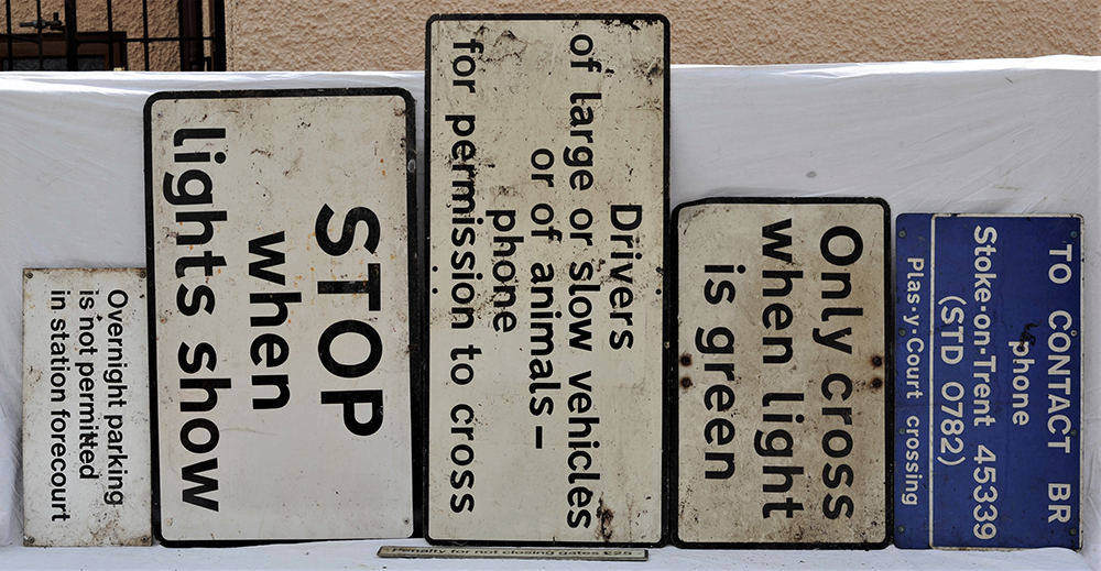 A lot containing 6 x modern image warning signs to include STOP WHEN LIGHTS SHOW. OVERNIGHT PARKING.