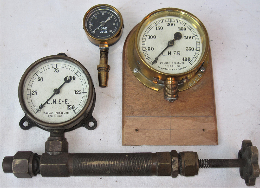 A lot containing 3 brass case PRESSURE GAUGES. LNER 0 - 400 PSI made by Dewrance. LNE-E 0 - 150