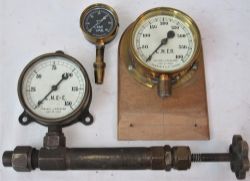 A lot containing 3 brass case PRESSURE GAUGES. LNER 0 - 400 PSI made by Dewrance. LNE-E 0 - 150