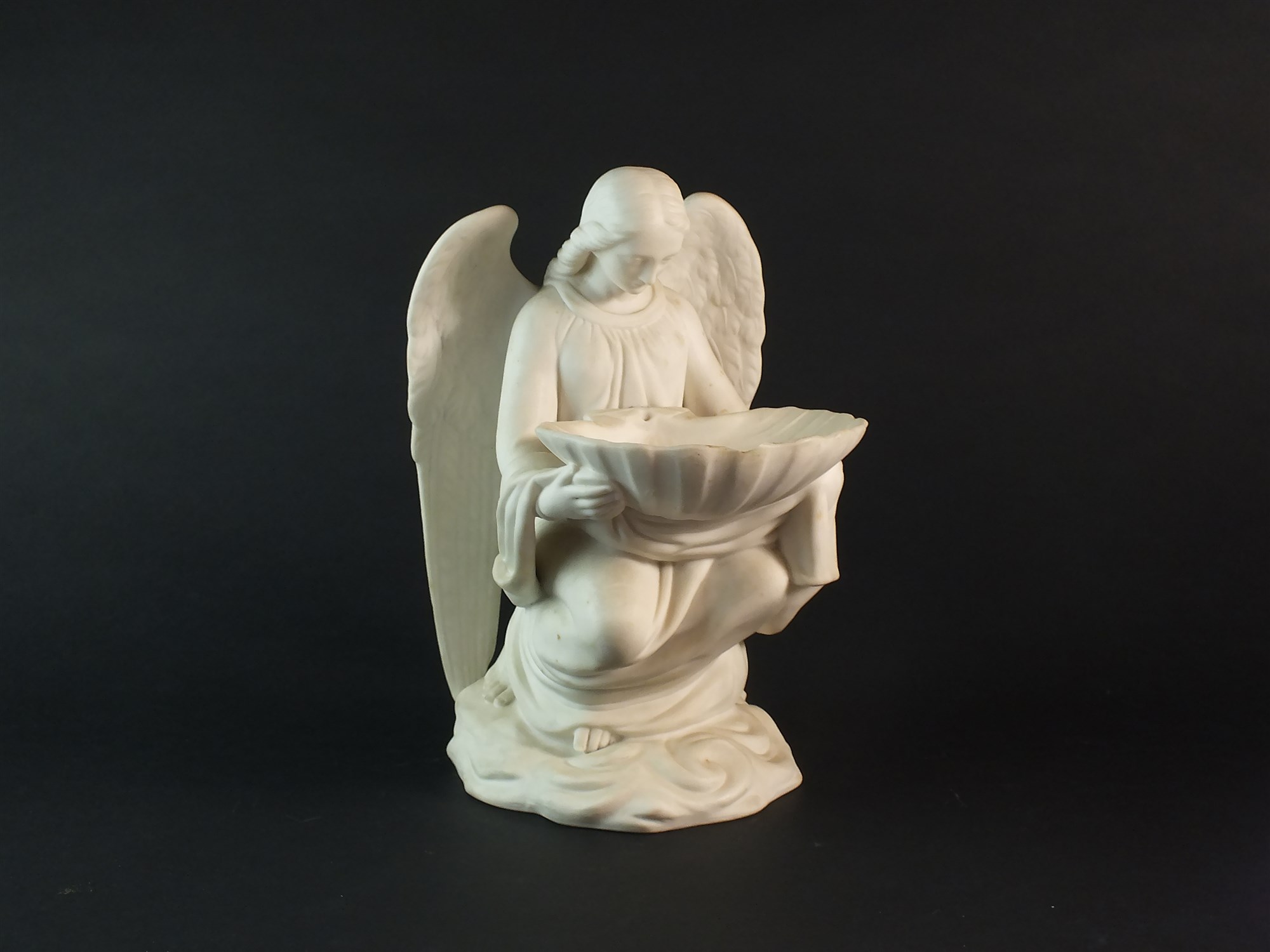 A Minton parian Angel font