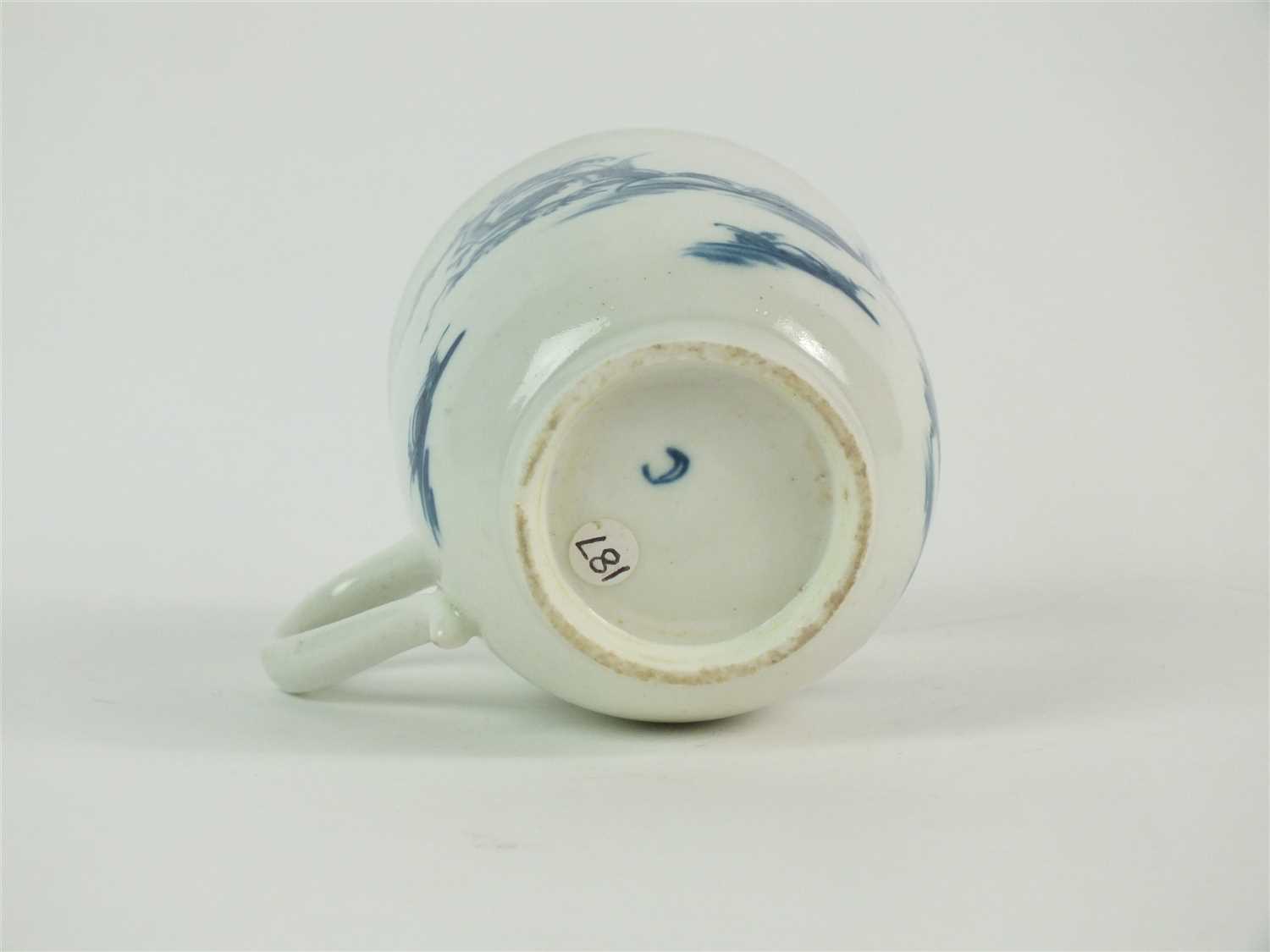 A rare Worcester porcelain blue and white chocolate cup - Image 4 of 4