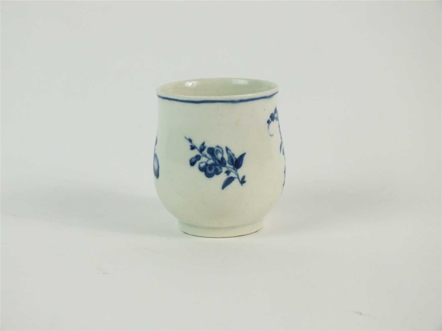 A Worcester porcelain blue and white custard cup - Image 2 of 4