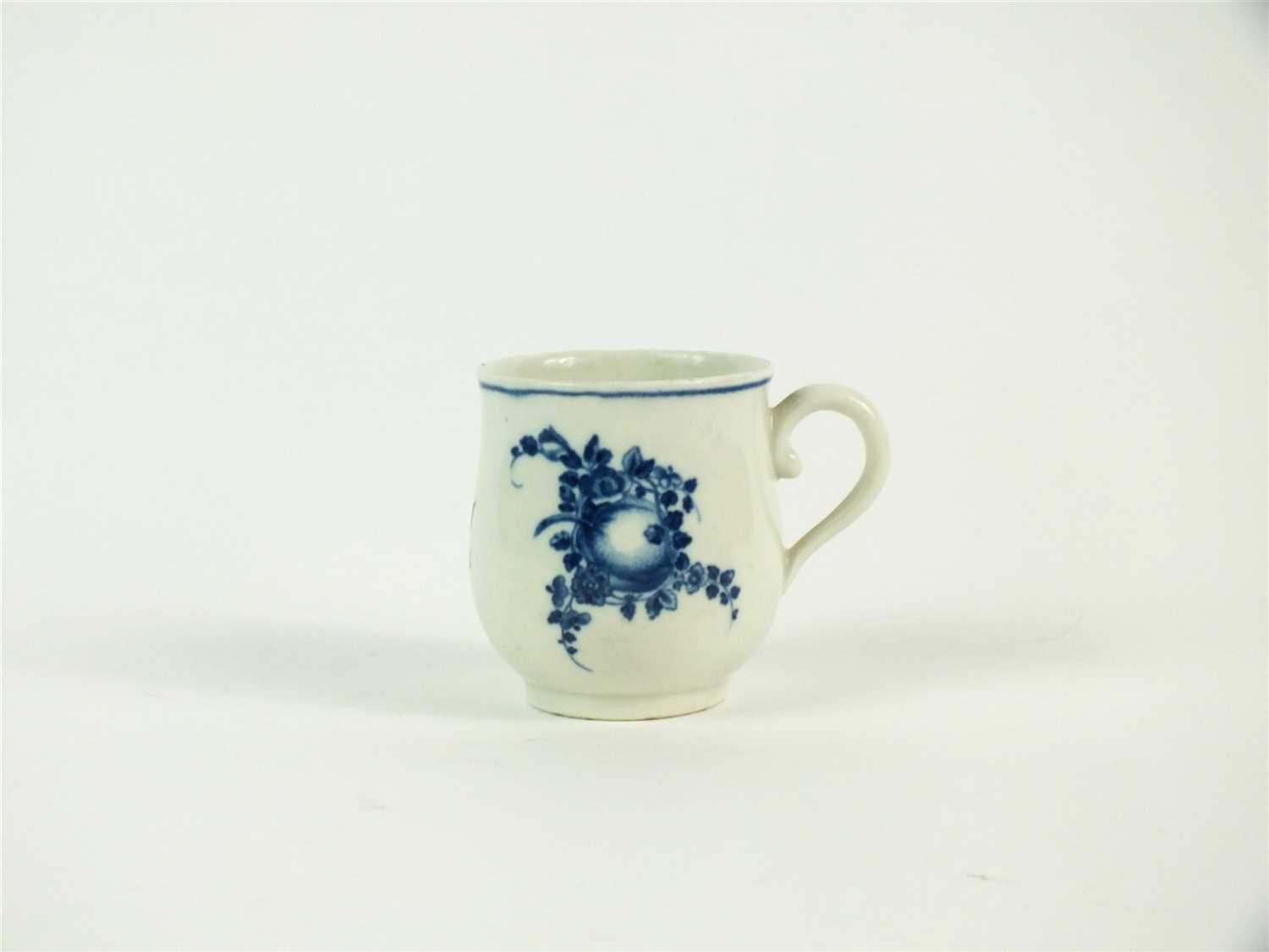 A Worcester porcelain blue and white custard cup