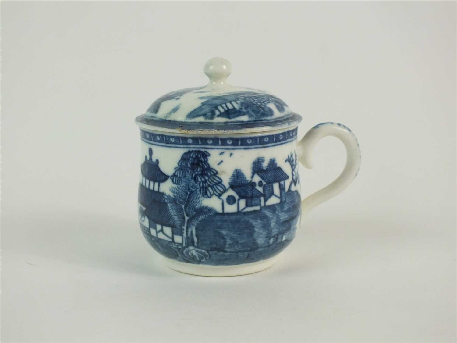 A Caughley custard cup and cover - Image 2 of 5