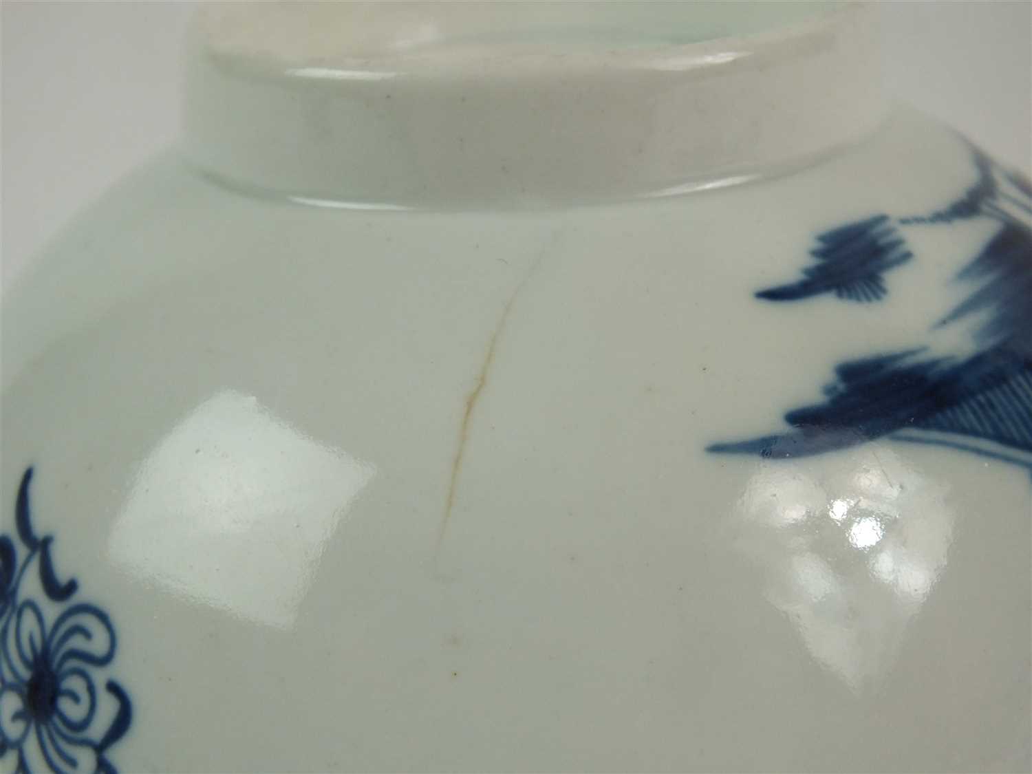 A Caughley 'Waiting Chinaman' bowl - Image 3 of 5