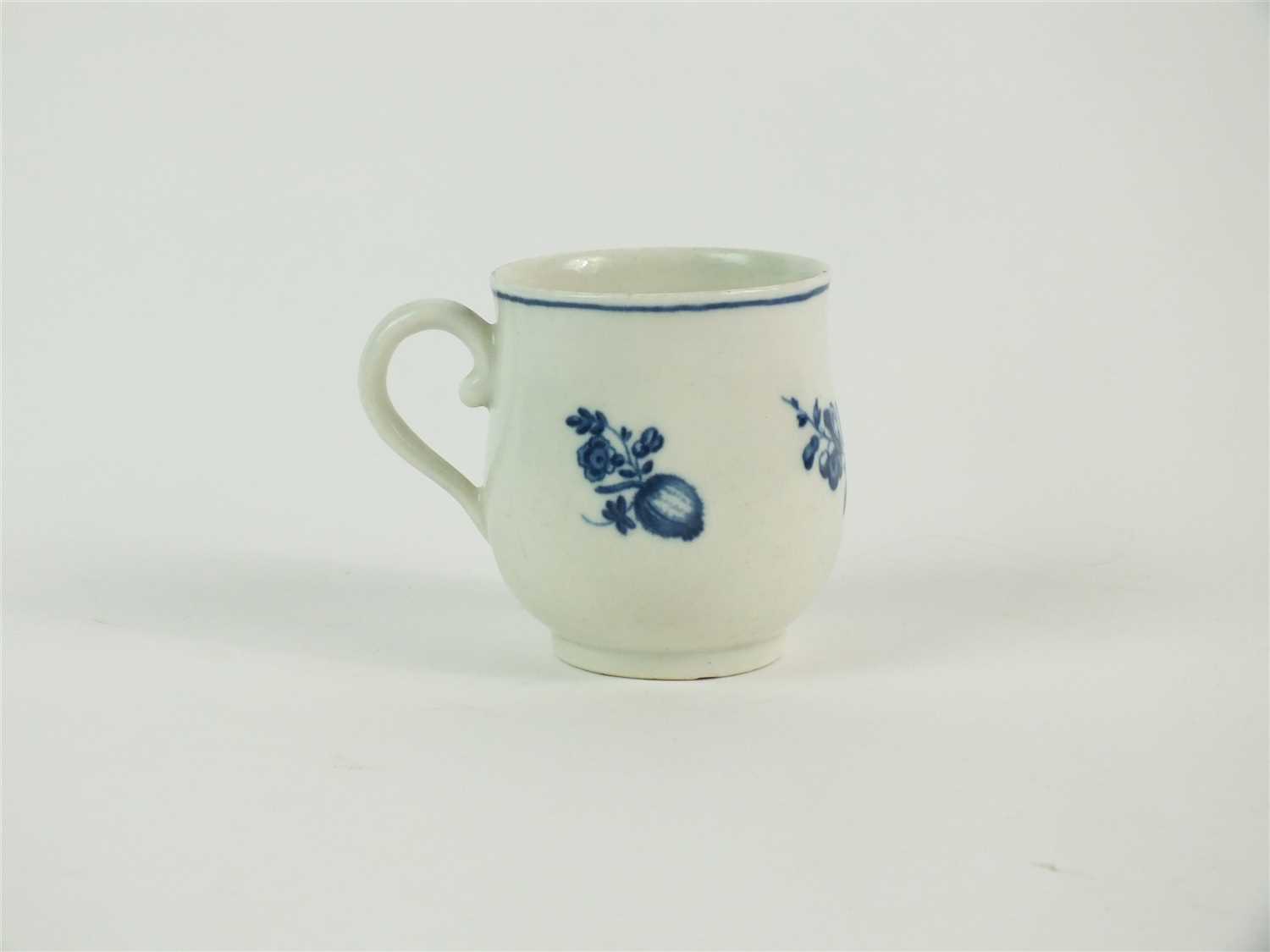 A Worcester porcelain blue and white custard cup - Image 3 of 4