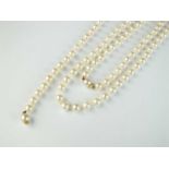 A cultured pearl necklace and bracelet