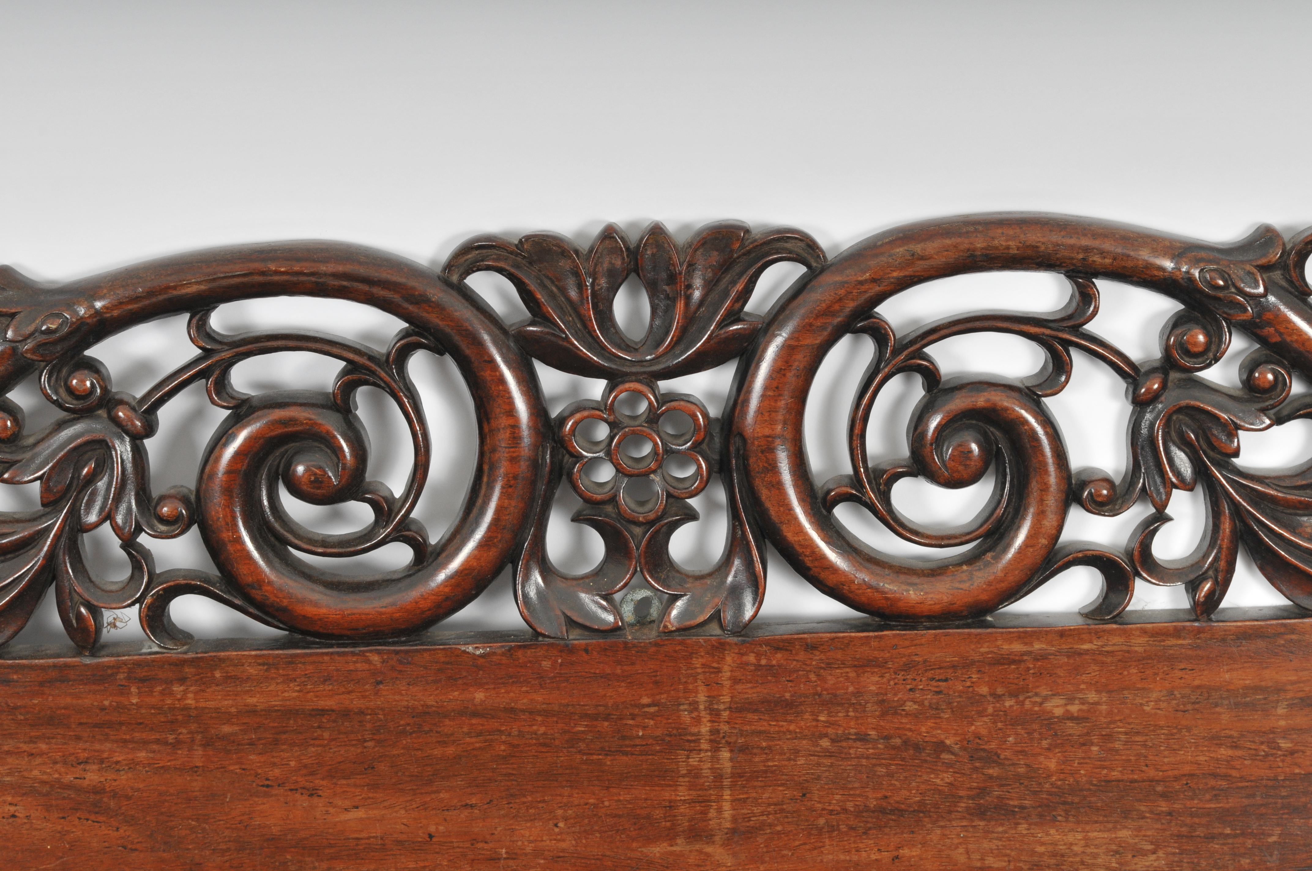 A Regency Anglo-Indian carved rosewood wall shelf - Image 3 of 4