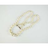 A untested graduated baroque pearl necklace