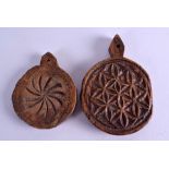 A PAIR OF 18TH/19TH CENTURY CONTINENTAL TREEN MOULDS. 9 cm x 12 cm & 8 cm x 10 cm. (2)