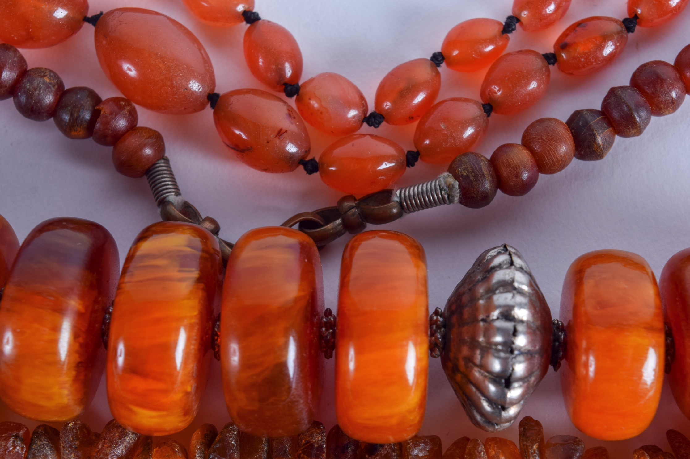 A COLLECTION OF VINTAGE AMBER NECKLACES in various forms and sizes. (qty) - Image 4 of 4