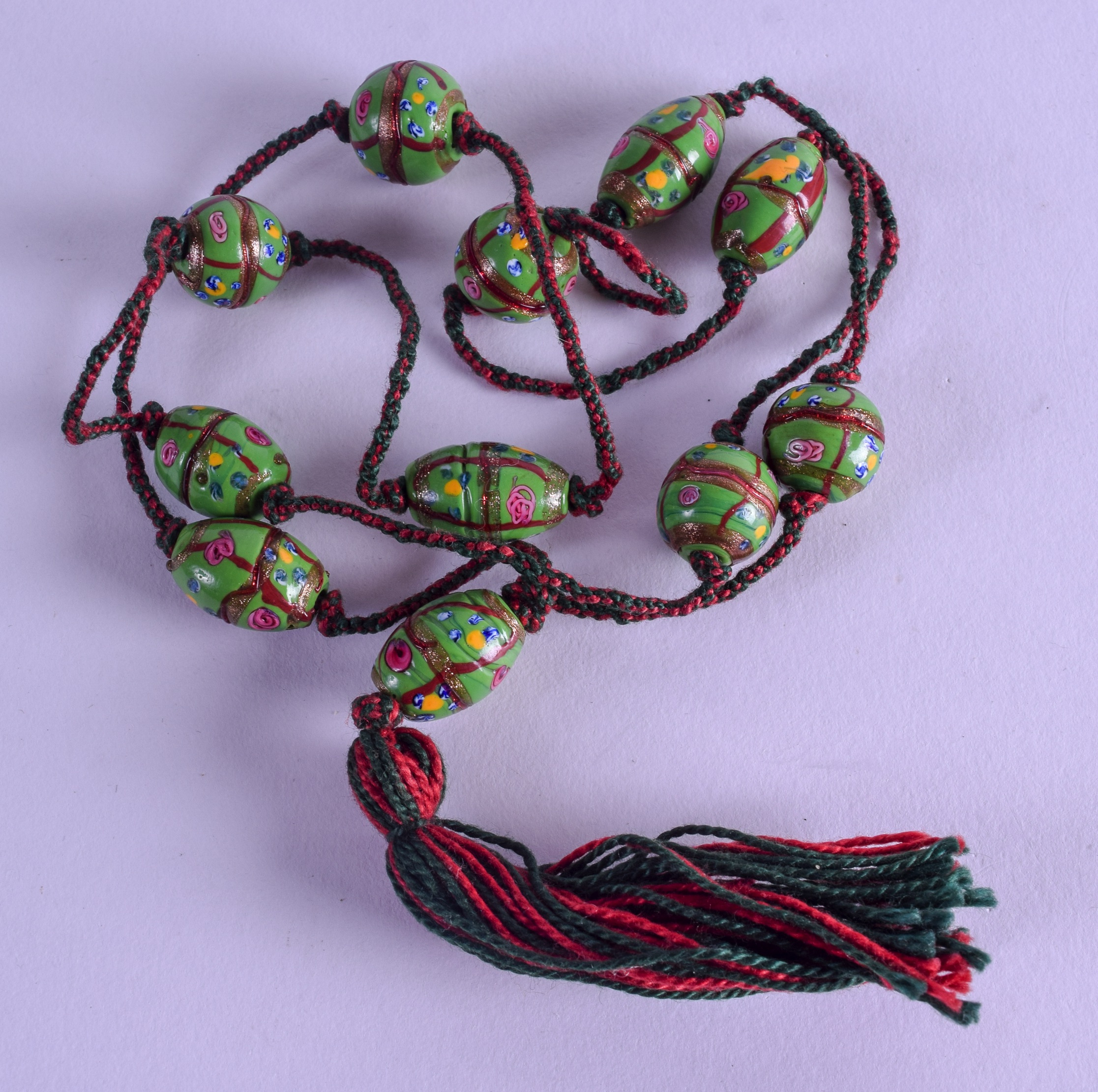 AN EARLY 20TH CENTURY CONTINENTAL ENAMELLED GLASS NECKLACE. 88 cm long.
