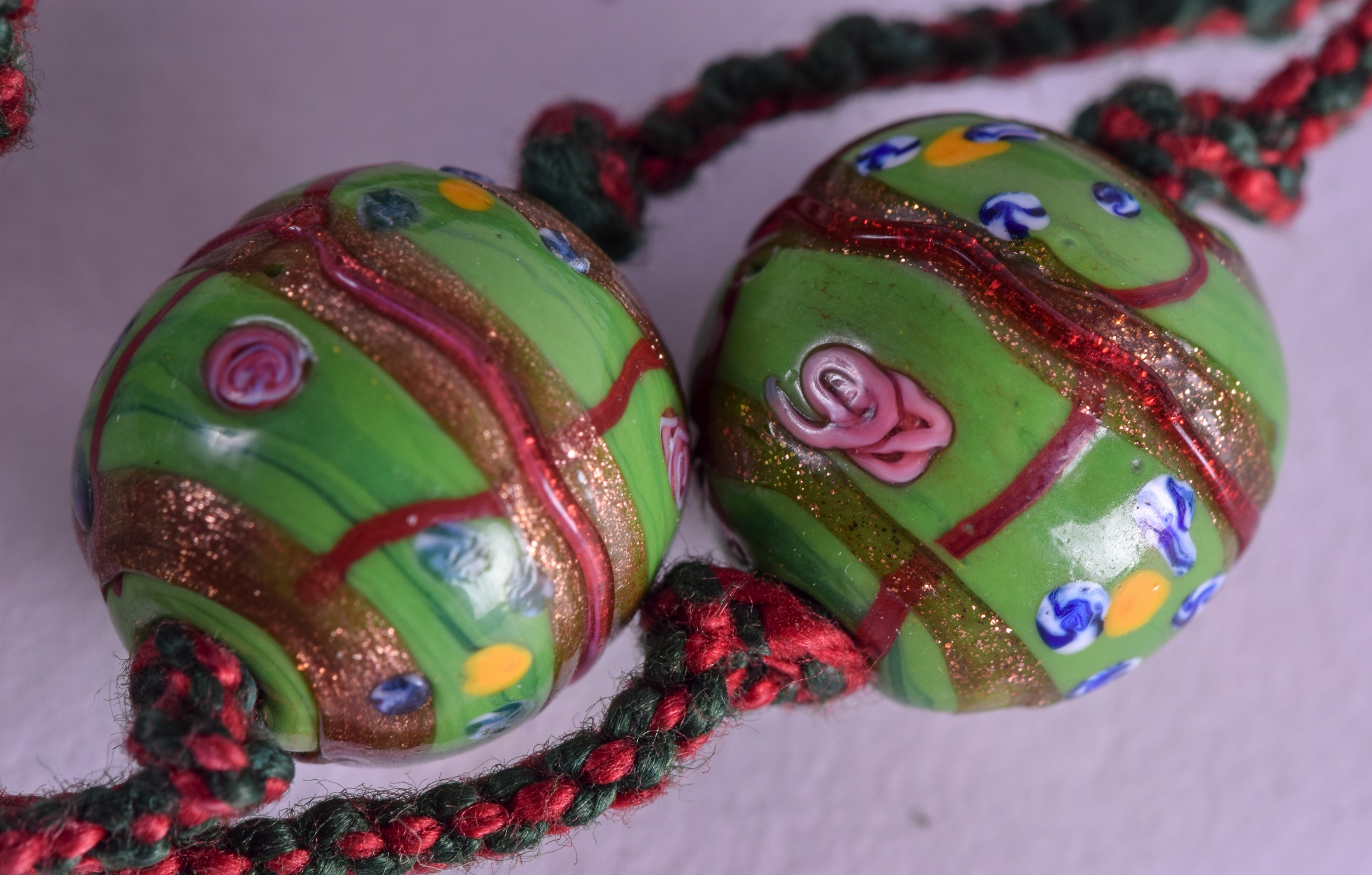 AN EARLY 20TH CENTURY CONTINENTAL ENAMELLED GLASS NECKLACE. 88 cm long. - Image 2 of 2