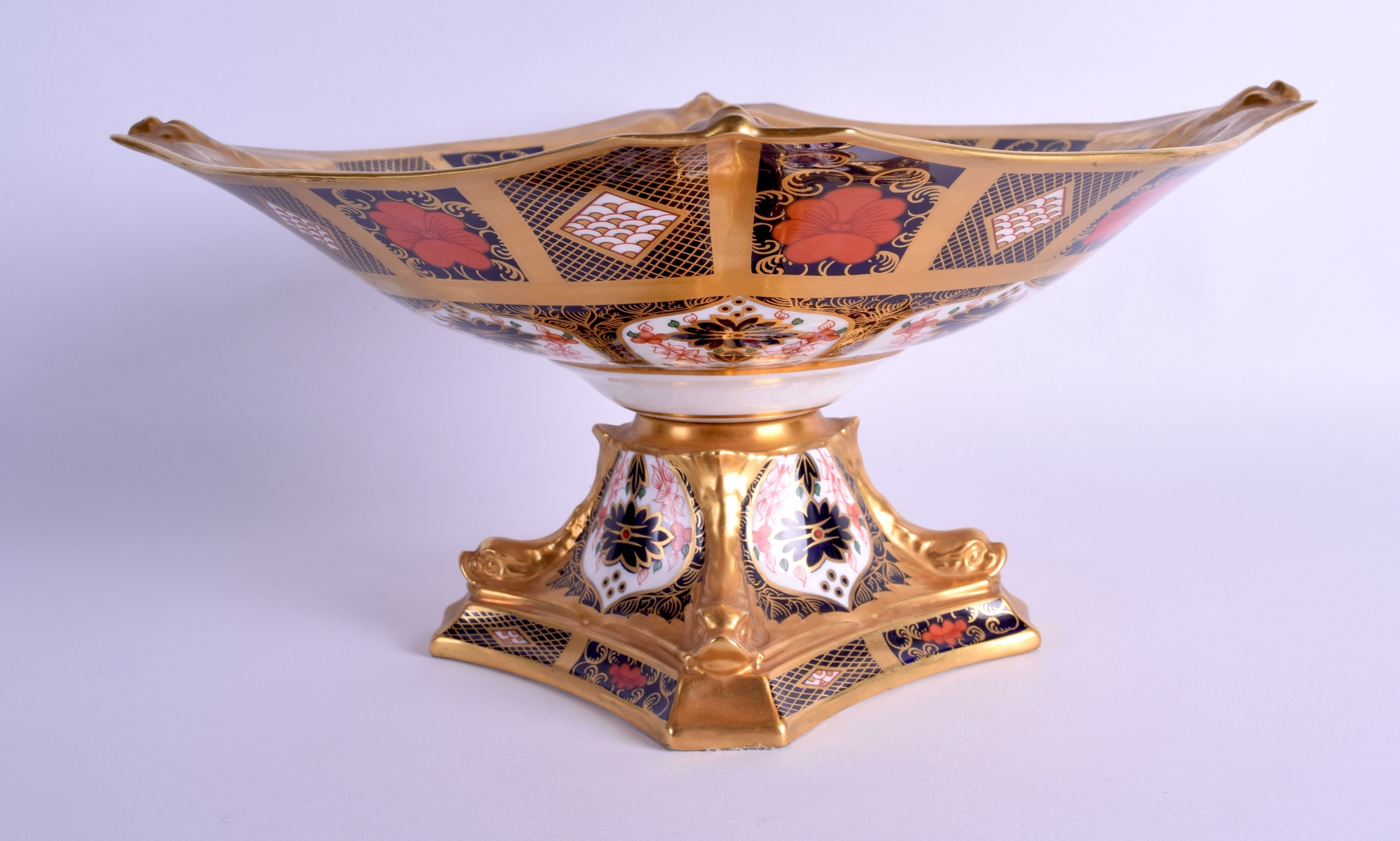 A LARGE ROYAL CROWN DERBY IMARI PEDESTAL TAZZA pattern 1128. 24 cm x 14 cm. - Image 2 of 5