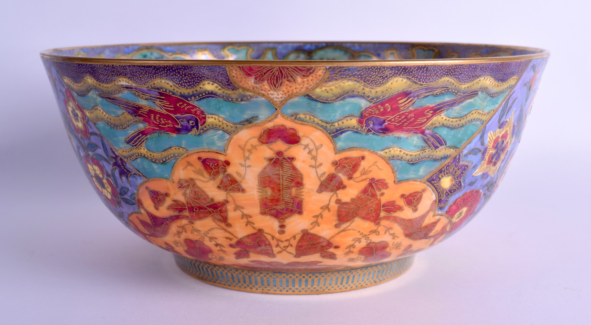 A RARE WEDGWOOD FAIRYLAND LUSTRE BOWL by Daisy Makeig Jones, painted with figures and Middle Eastern - Bild 4 aus 7