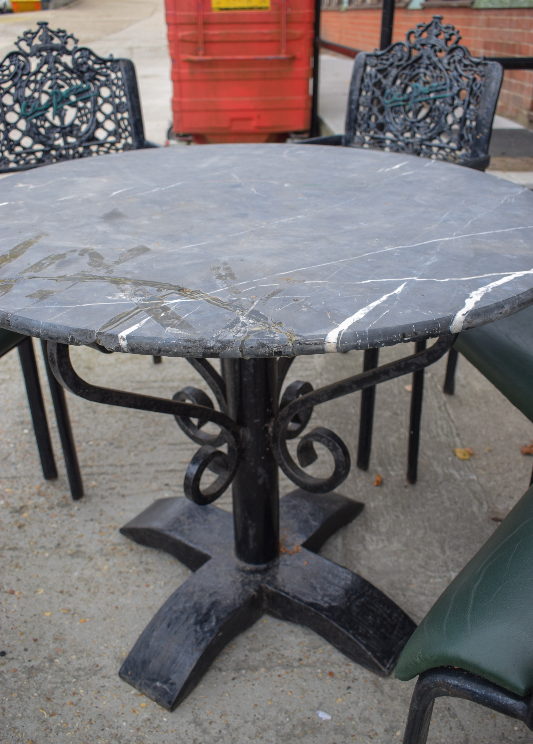 GOOD WROUGHT IRON TABLE WITH MARBLE TOP, together with seven iron chairs, the backsplats with bold - Image 4 of 5