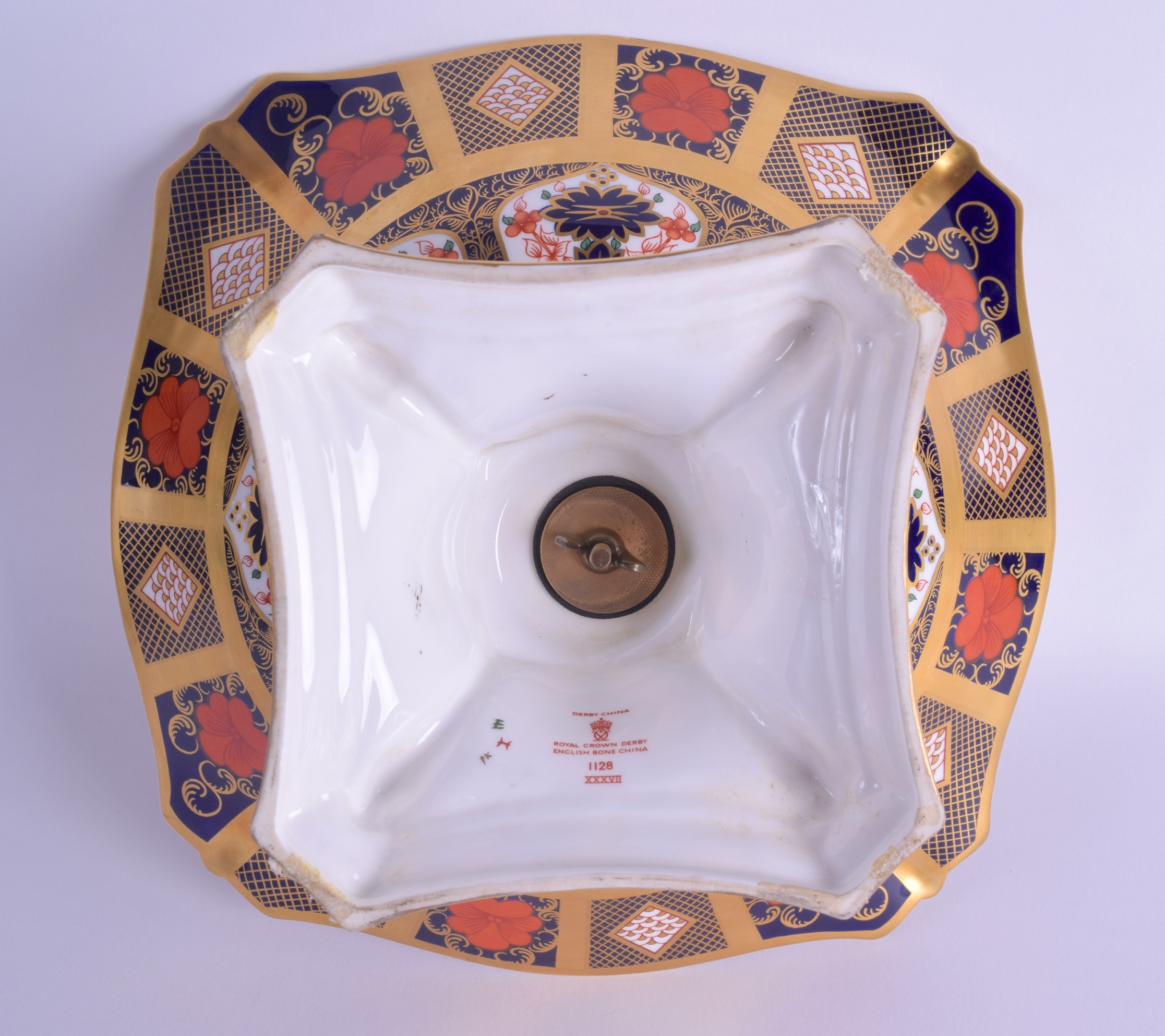 A LARGE ROYAL CROWN DERBY IMARI PEDESTAL TAZZA pattern 1128. 24 cm x 14 cm. - Image 4 of 5