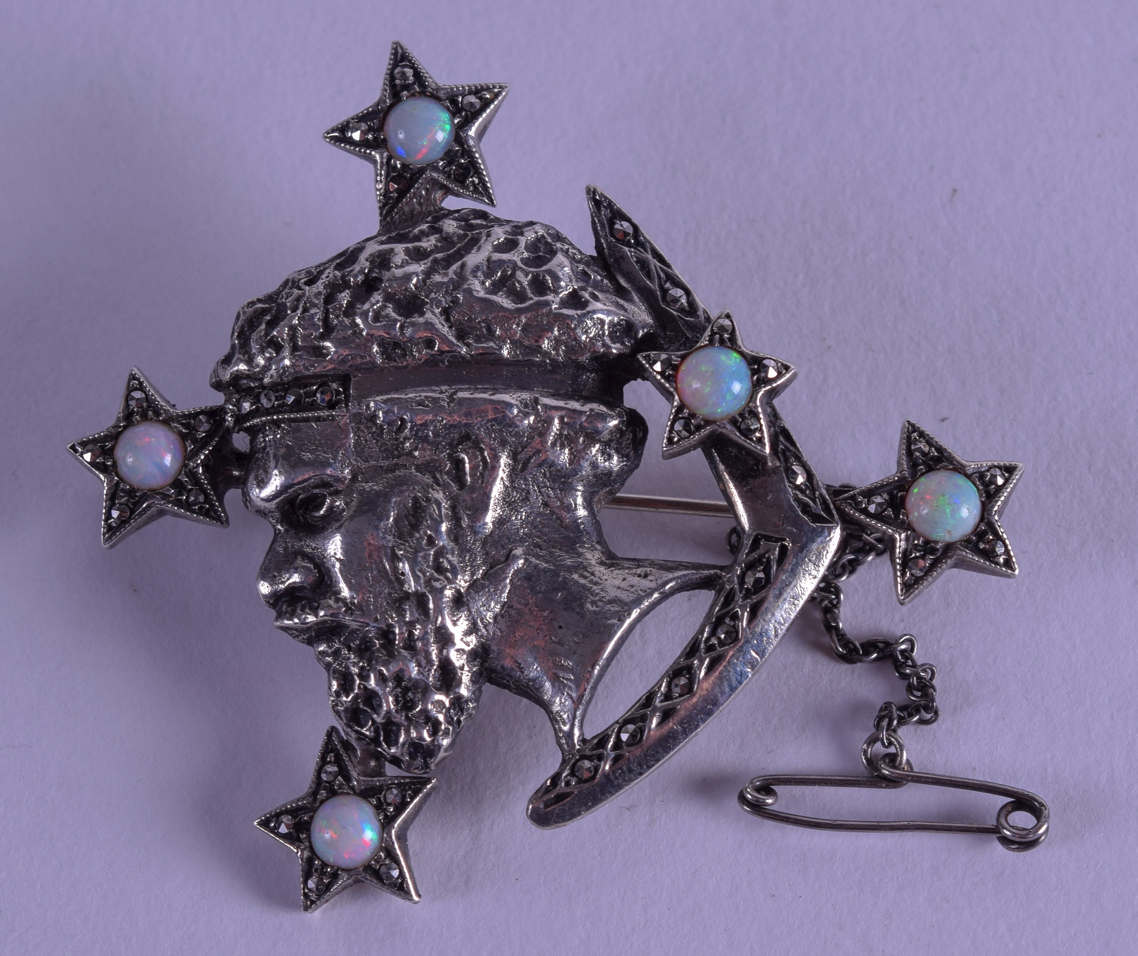 AN UNUSUAL VINTAGE SILVER AND OPAL ABORIGINAL BROOCH possibly Australian. 4 cm x 4.75 cm.