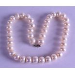 A WHITE GOLD AND PEARL NECKLACE. 40 cm long.